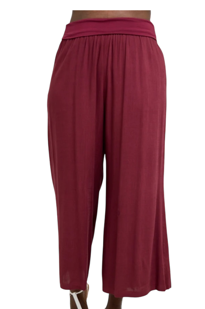 Burgundy Bamboo/Linen Landon Capri Pant by Blue Sky Clothing Co – Handmade ethical Capris from sariKNOTsari using upcycled silk. Designed in Canada for travel and slow fashion, loved from Toronto to LA to Sydney.