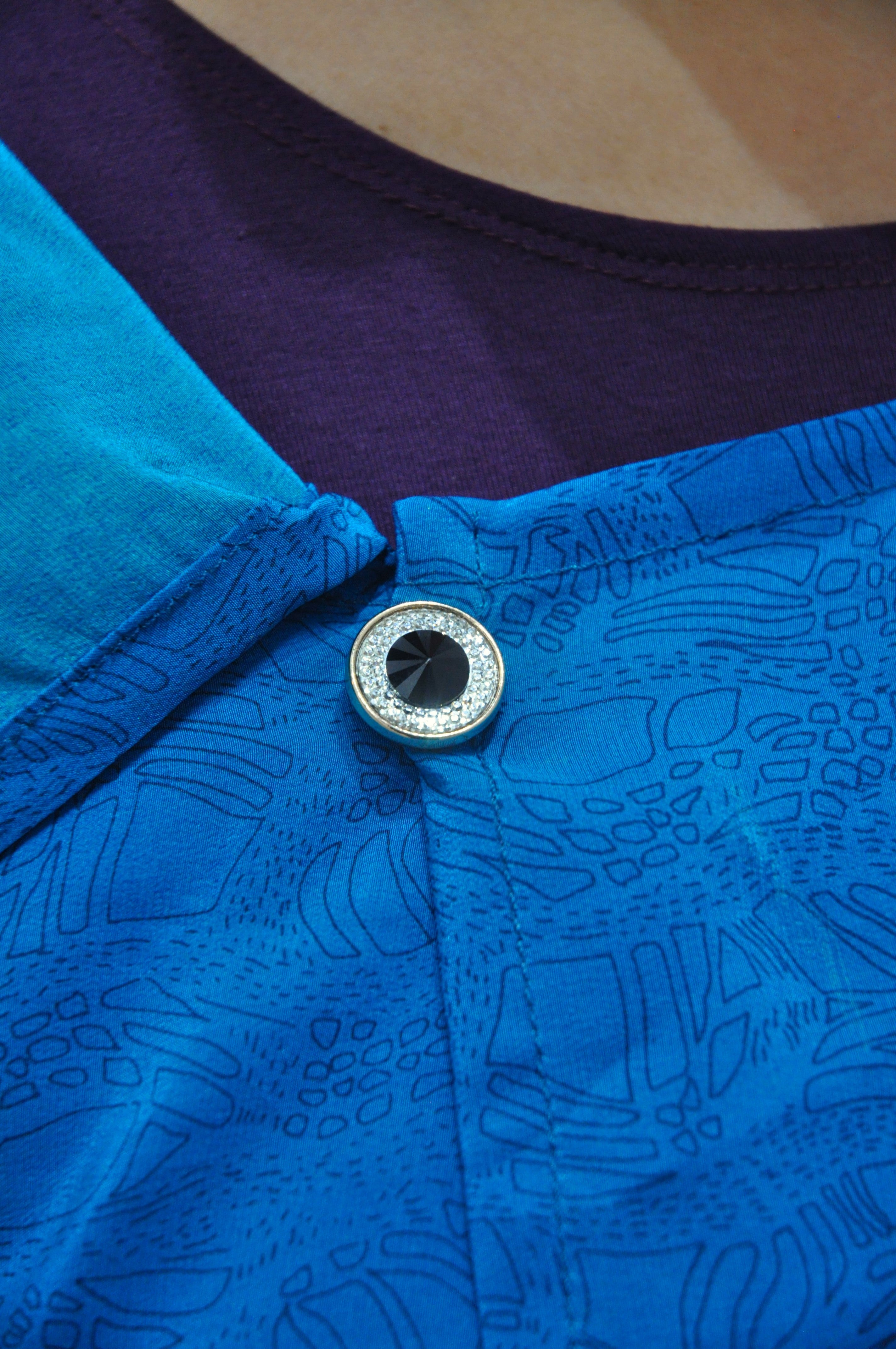 Black Gem with Rhinestones Magnetic Button by Magnet – Handmade ethical Brooch from sariKNOTsari using upcycled silk. Designed in Canada for travel and slow fashion, loved from Toronto to LA to Sydney. Featuring Zsiska, Bryn Walker and Artisan Leather coats by Rejean Pepin, Pepin designs