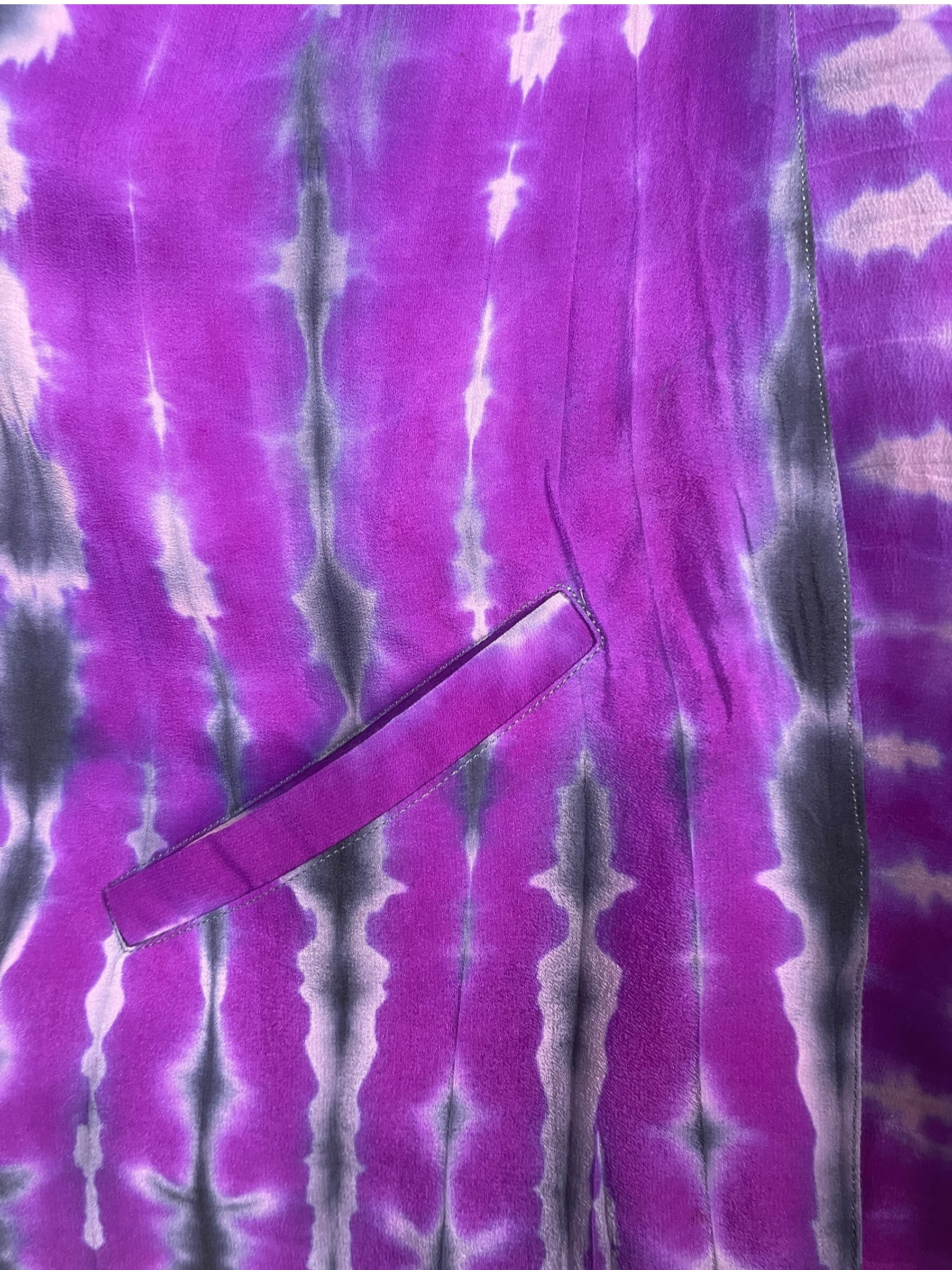 PREVIEW PRC8366 Avatar Reversible Pure Silk Jiva Jacket with Slits by DECEMBER2025 – Handmade ethical Jiva Jacket from sariKNOTsari using upcycled silk. Designed in Canada for travel and slow fashion, loved from Toronto to LA to Sydney.