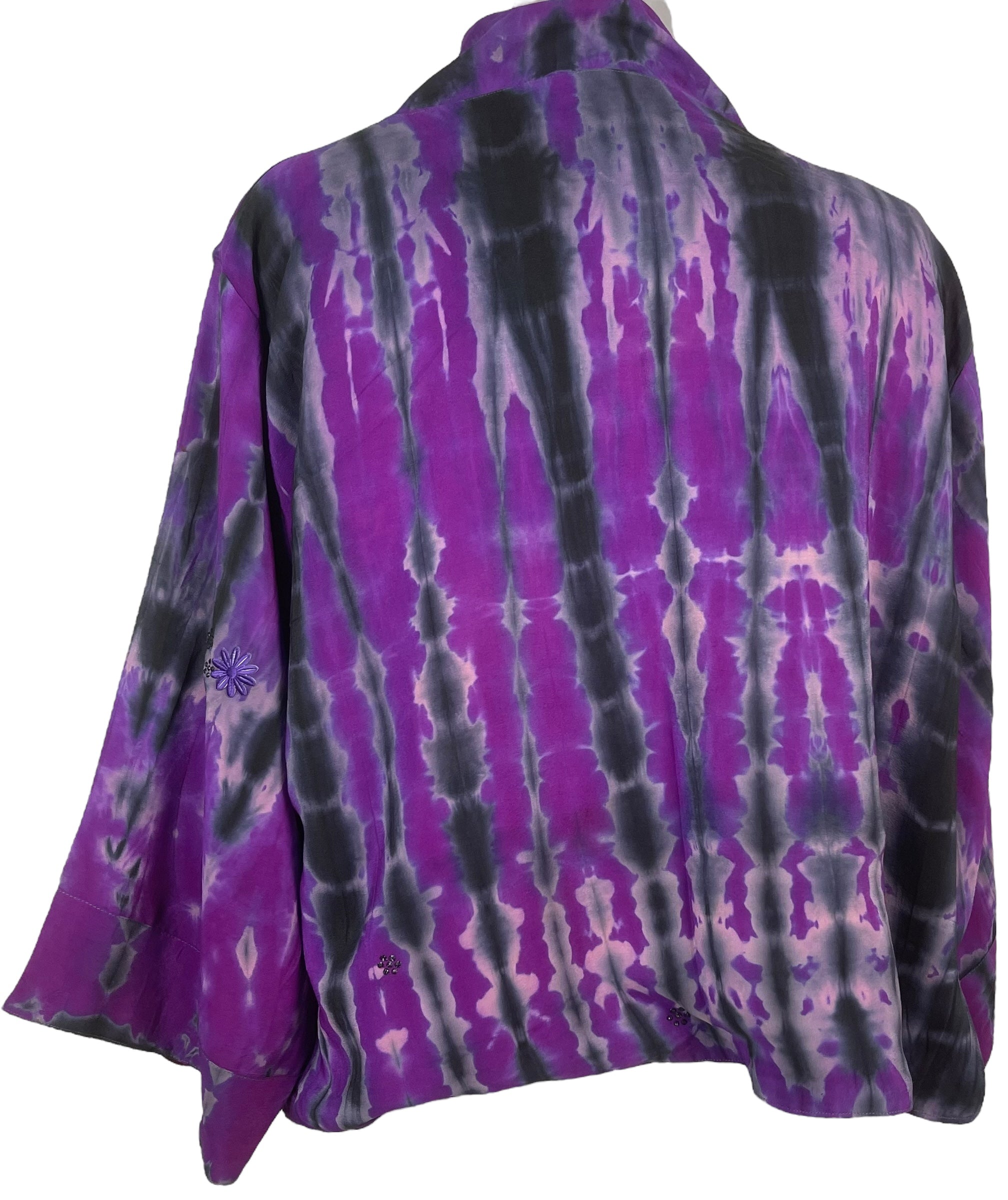 PREVIEW PRC8366 Avatar Reversible Pure Silk Jiva Jacket with Slits by DECEMBER2025 – Handmade ethical Jiva Jacket from sariKNOTsari using upcycled silk. Designed in Canada for travel and slow fashion, loved from Toronto to LA to Sydney.