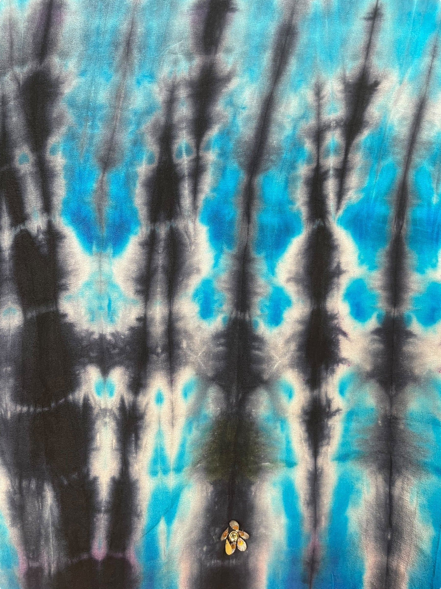 PREVIEW PRC8382 Avatar Reversible Pure Silk Jiva Jacket with Slits by DECEMBER2025 – Handmade ethical Jiva Jacket from sariKNOTsari using upcycled silk. Designed in Canada for travel and slow fashion, loved from Toronto to LA to Sydney.