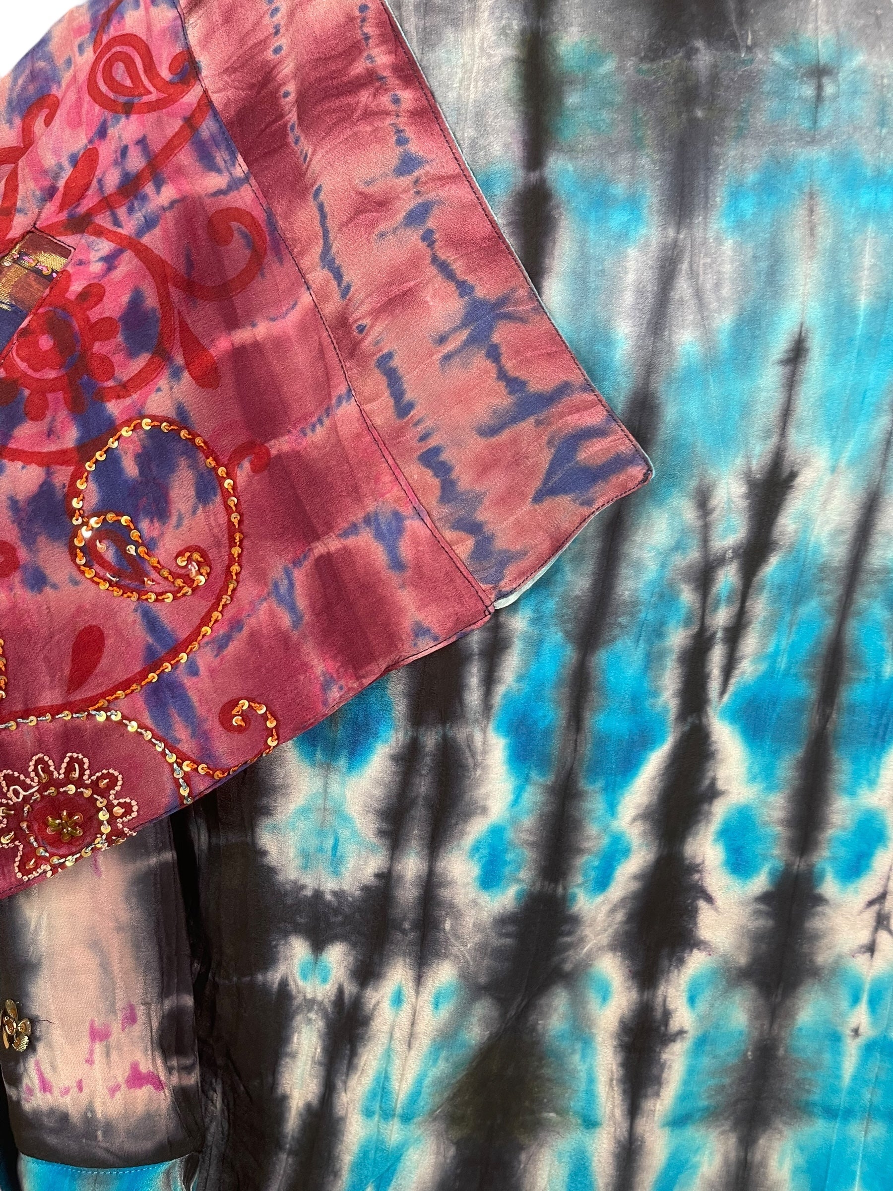 PREVIEW PRC8382 Avatar Reversible Pure Silk Jiva Jacket with Slits by DECEMBER2025 – Handmade ethical Jiva Jacket from sariKNOTsari using upcycled silk. Designed in Canada for travel and slow fashion, loved from Toronto to LA to Sydney.