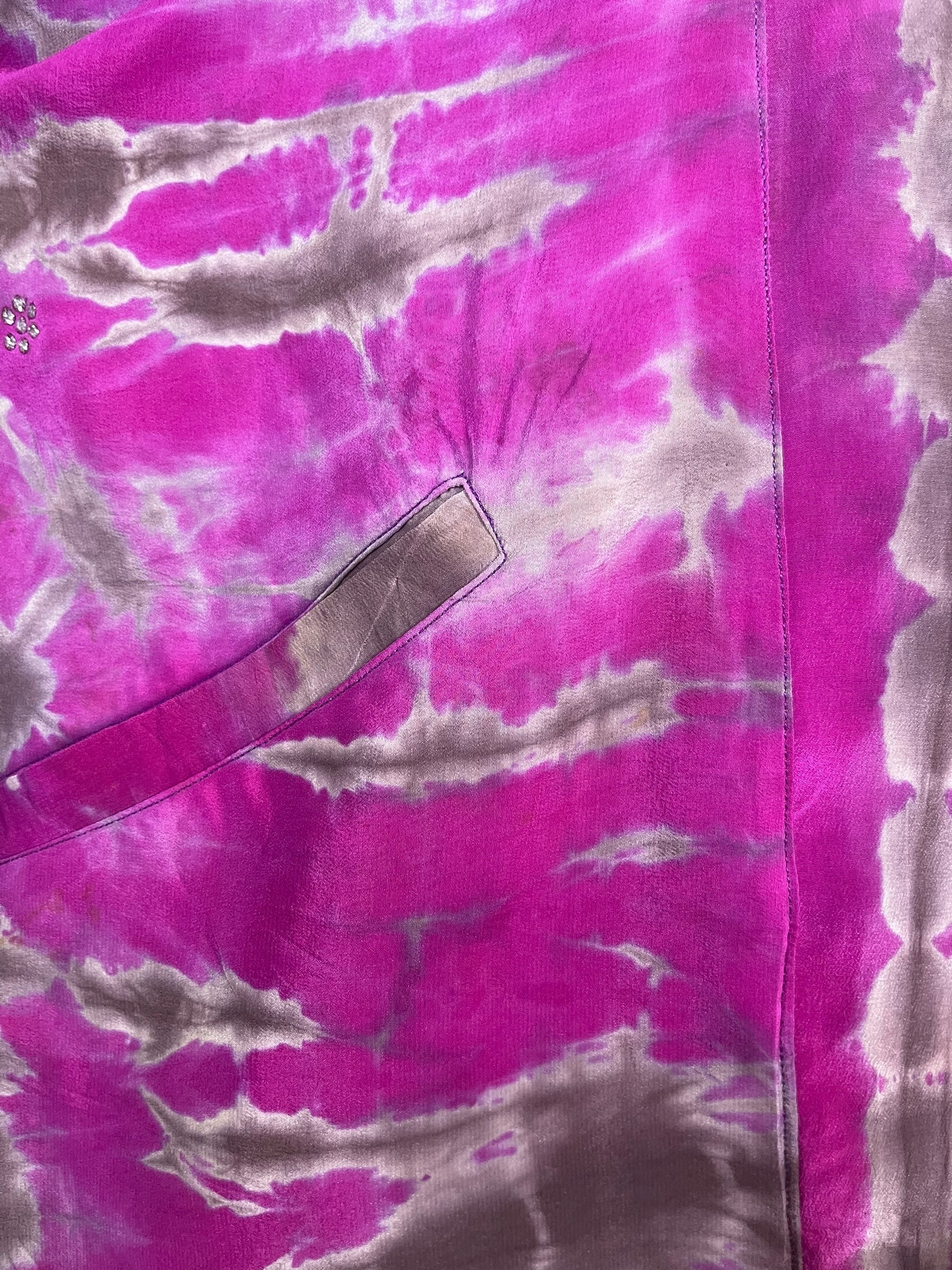 PREVIEW PRC8378 Avatar Reversible Pure Silk Jiva Jacket with Slits by DECEMBER2025 – Handmade ethical Jiva Jacket from sariKNOTsari using upcycled silk. Designed in Canada for travel and slow fashion, loved from Toronto to LA to Sydney.