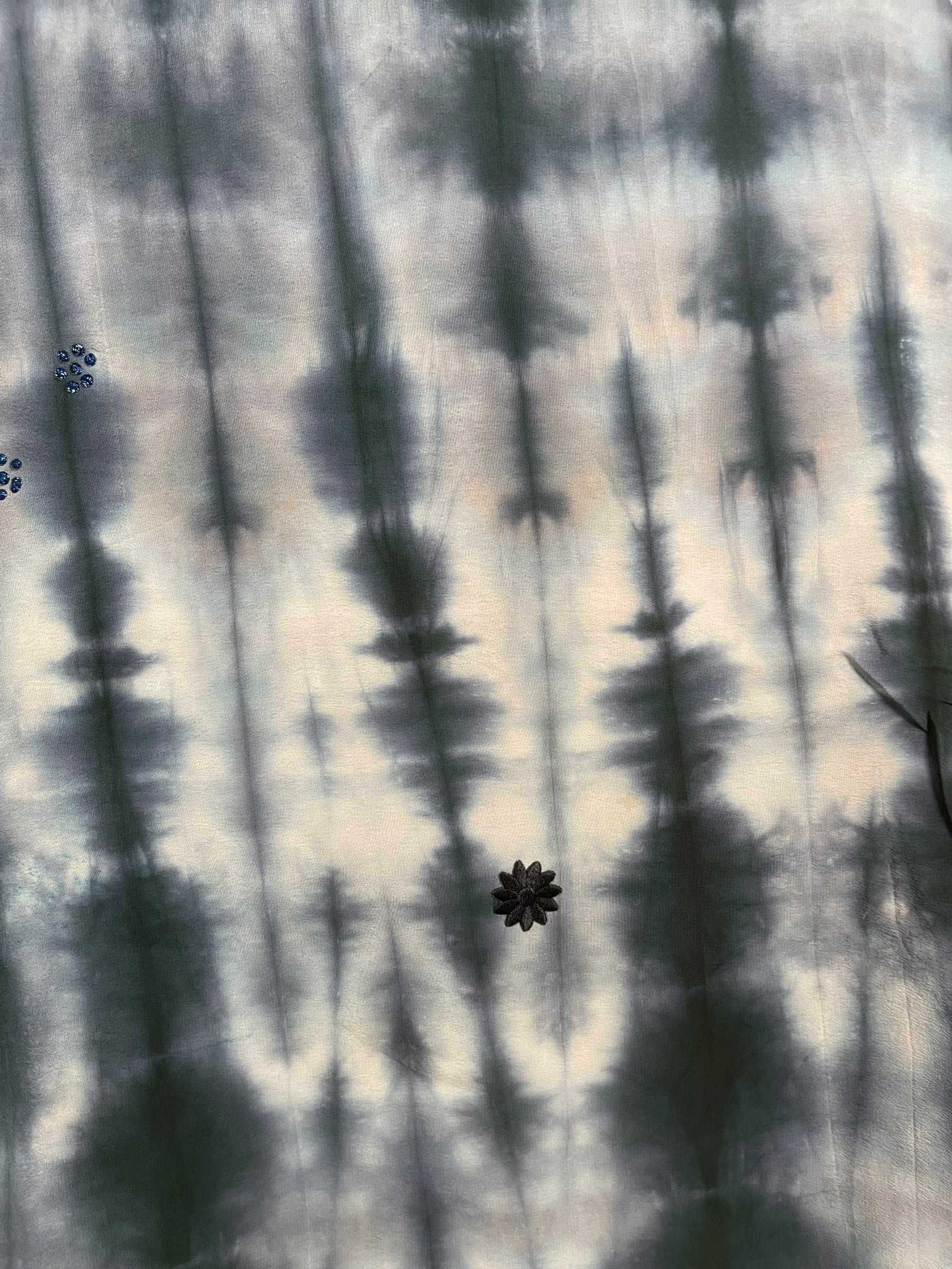 PREVIEW PRC8376 Avatar Reversible Pure Silk Jiva Jacket with Slits by DECEMBER2025 – Handmade ethical Jiva Jacket from sariKNOTsari using upcycled silk. Designed in Canada for travel and slow fashion, loved from Toronto to LA to Sydney.