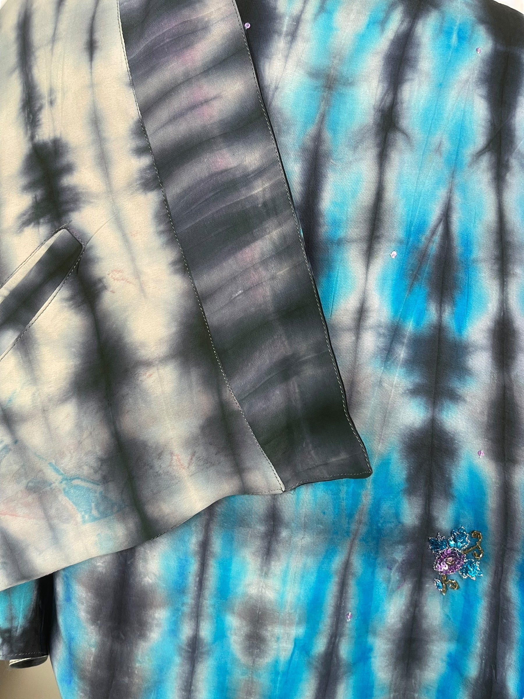 PREVIEW PRC8376 Avatar Reversible Pure Silk Jiva Jacket with Slits by DECEMBER2025 – Handmade ethical Jiva Jacket from sariKNOTsari using upcycled silk. Designed in Canada for travel and slow fashion, loved from Toronto to LA to Sydney.