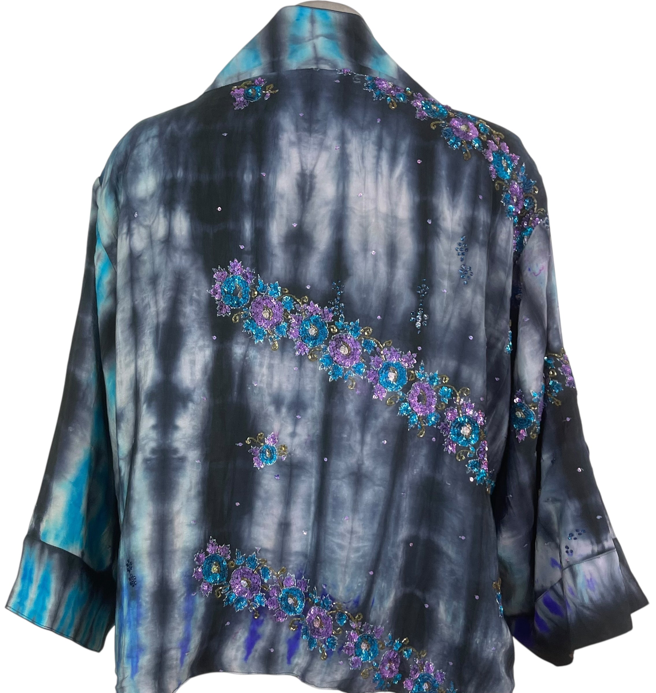 PREVIEW PRC8373 Avatar Reversible Pure Silk Jiva Jacket with Slits by DECEMBER2025 – Handmade ethical Jiva Jacket from sariKNOTsari using upcycled silk. Designed in Canada for travel and slow fashion, loved from Toronto to LA to Sydney.