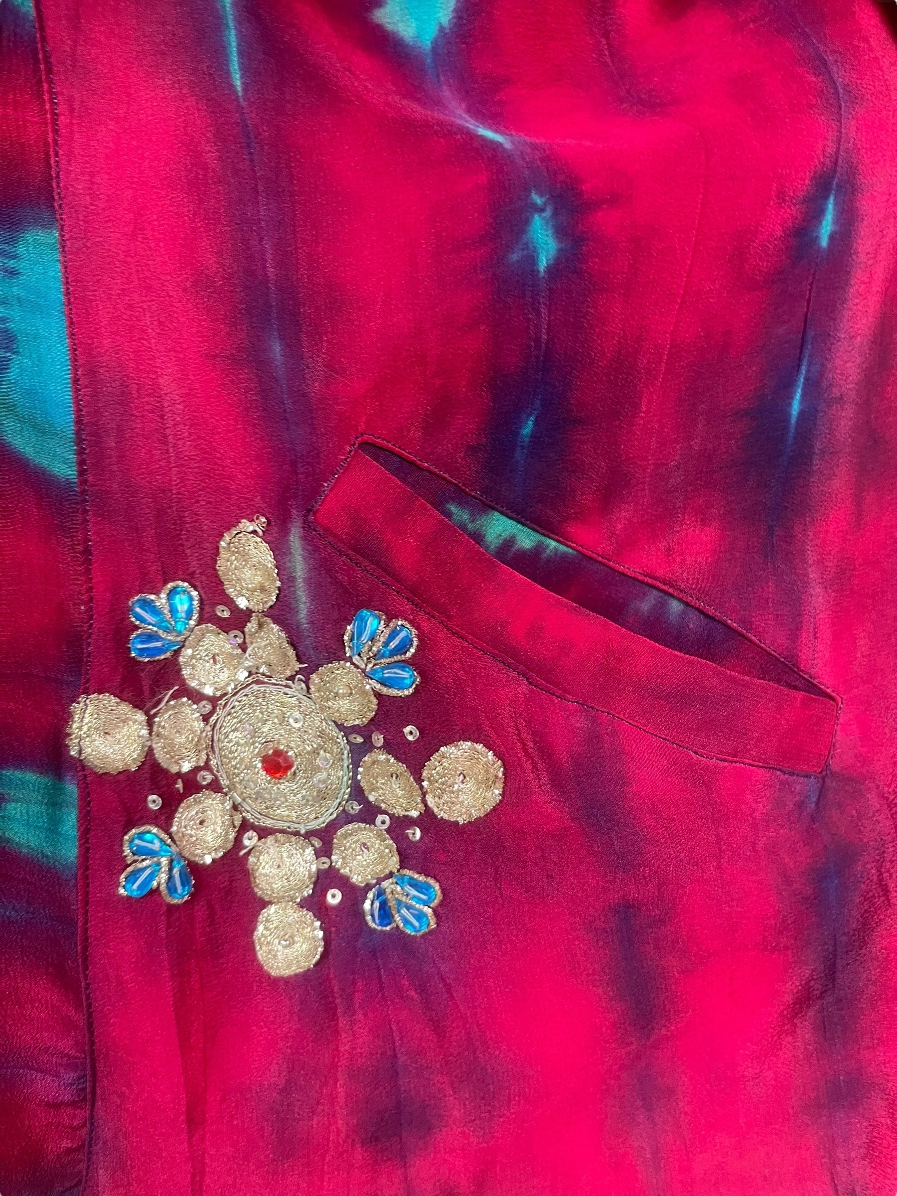 PREVIEW PRC8362 Avatar Reversible Pure Silk Jiva Jacket with Slits by DECEMBER2025 – Handmade ethical Jiva Jacket from sariKNOTsari using upcycled silk. Designed in Canada for travel and slow fashion, loved from Toronto to LA to Sydney.