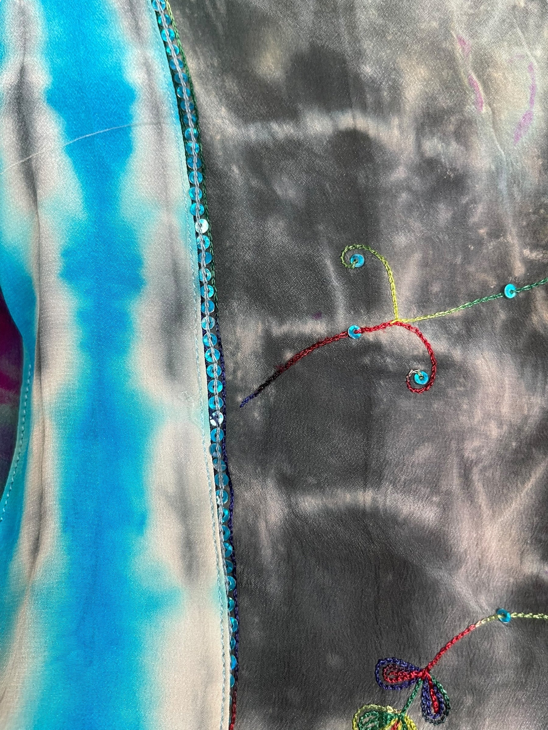 PREVIEW PRC8362 Avatar Reversible Pure Silk Jiva Jacket with Slits by DECEMBER2025 – Handmade ethical Jiva Jacket from sariKNOTsari using upcycled silk. Designed in Canada for travel and slow fashion, loved from Toronto to LA to Sydney.