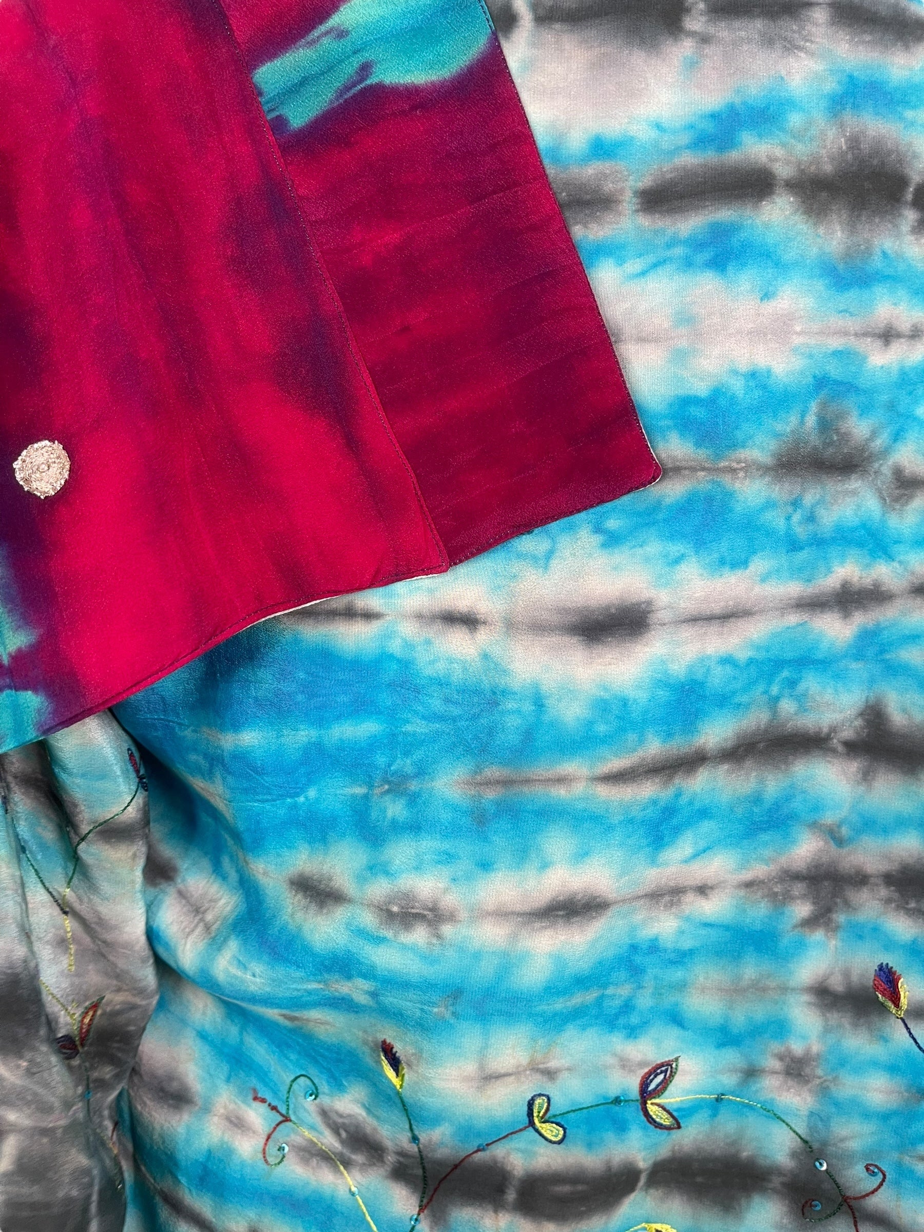 PREVIEW PRC8362 Avatar Reversible Pure Silk Jiva Jacket with Slits by DECEMBER2025 – Handmade ethical Jiva Jacket from sariKNOTsari using upcycled silk. Designed in Canada for travel and slow fashion, loved from Toronto to LA to Sydney.