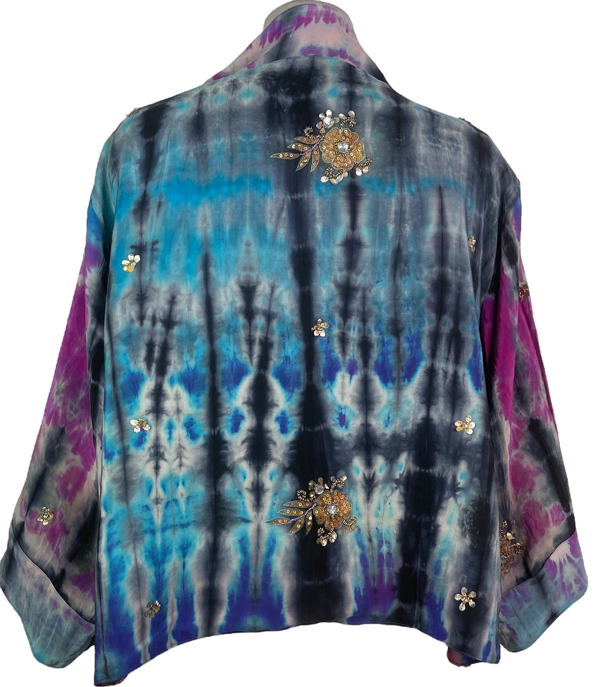 PREVIEW PRC8352 Avatar Reversible Pure Silk Jiva Jacket with Slits by DECEMBER2025 – Handmade ethical Jiva Jacket from sariKNOTsari using upcycled silk. Designed in Canada for travel and slow fashion, loved from Toronto to LA to Sydney.