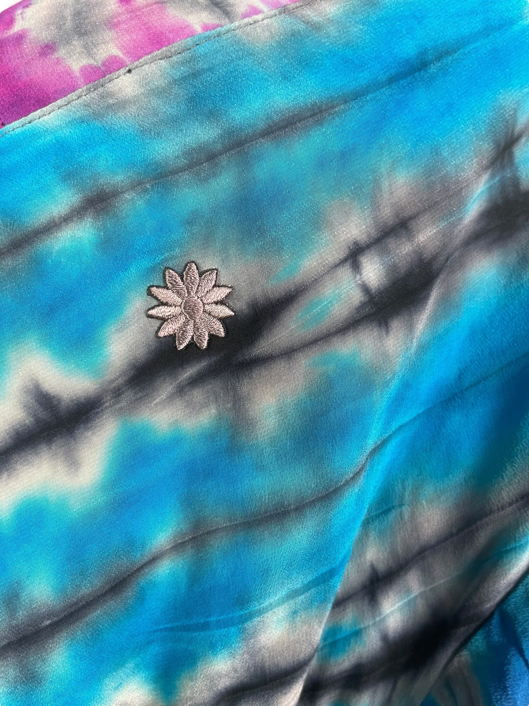 PREVIEW PRC8352 Avatar Reversible Pure Silk Jiva Jacket with Slits by DECEMBER2025 – Handmade ethical Jiva Jacket from sariKNOTsari using upcycled silk. Designed in Canada for travel and slow fashion, loved from Toronto to LA to Sydney.