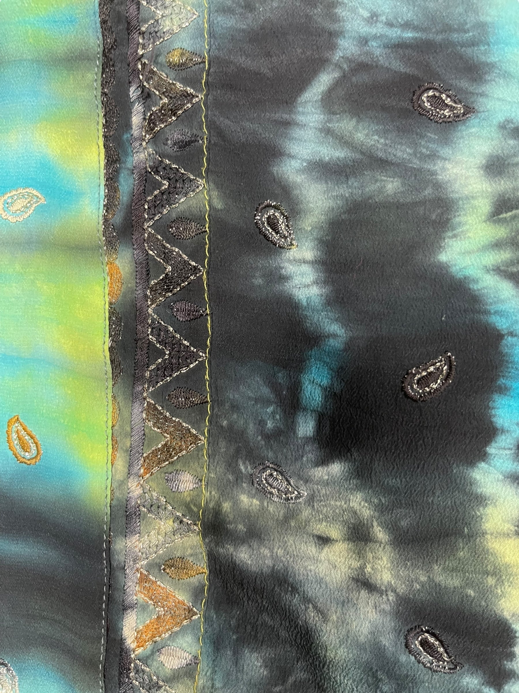 PREVIEW PRC8369 Avatar Reversible Pure Silk Jiva Jacket with Slits by DECEMBER2025 – Handmade ethical Jiva Jacket from sariKNOTsari using upcycled silk. Designed in Canada for travel and slow fashion, loved from Toronto to LA to Sydney.