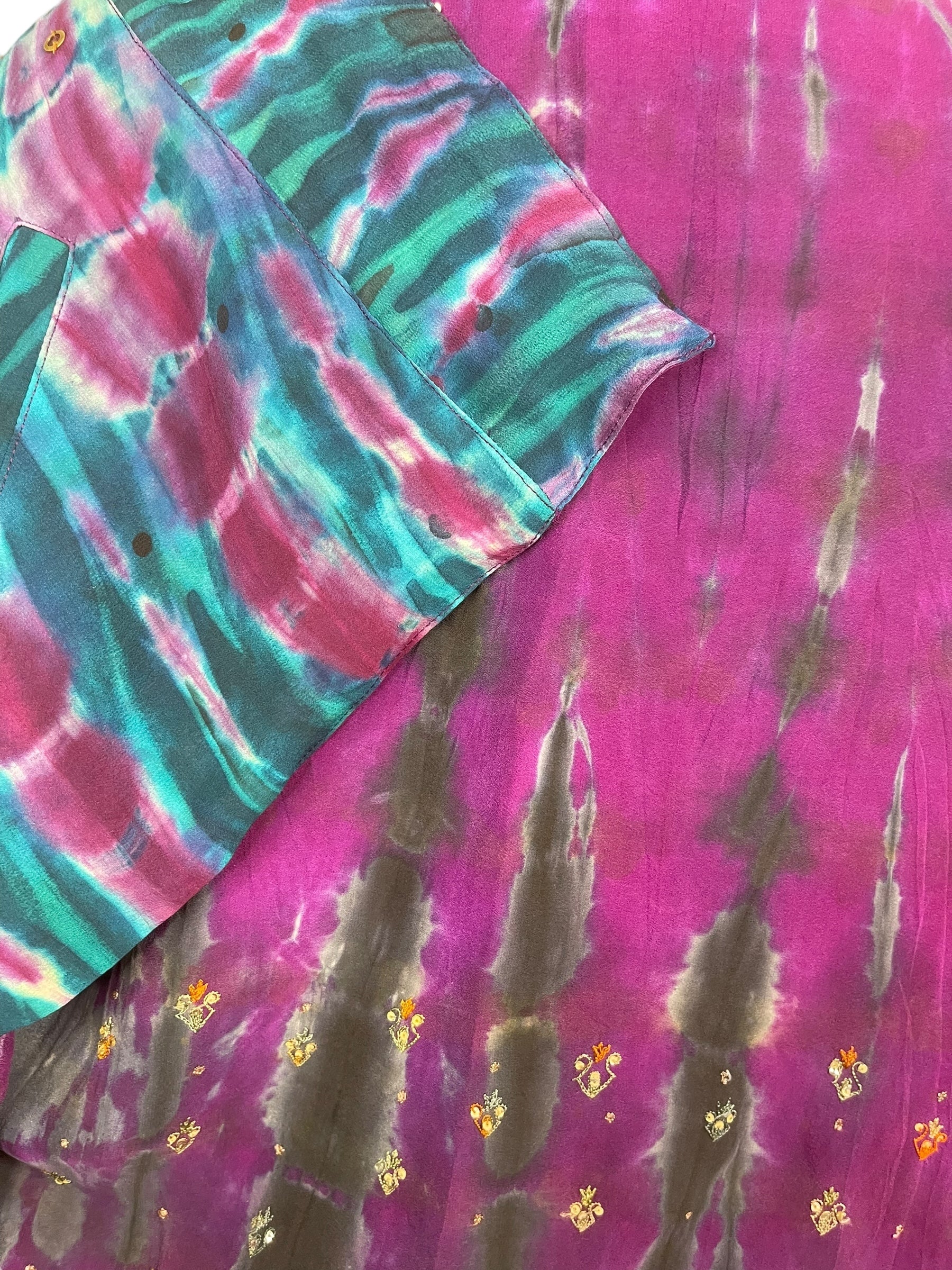 PREVIEW PRC7919 Avatar Reversible Pure Silk Jiva Jacket with Slits by DECEMBER2025 – Handmade ethical Jiva Jacket from sariKNOTsari using upcycled silk. Designed in Canada for travel and slow fashion, loved from Toronto to LA to Sydney.