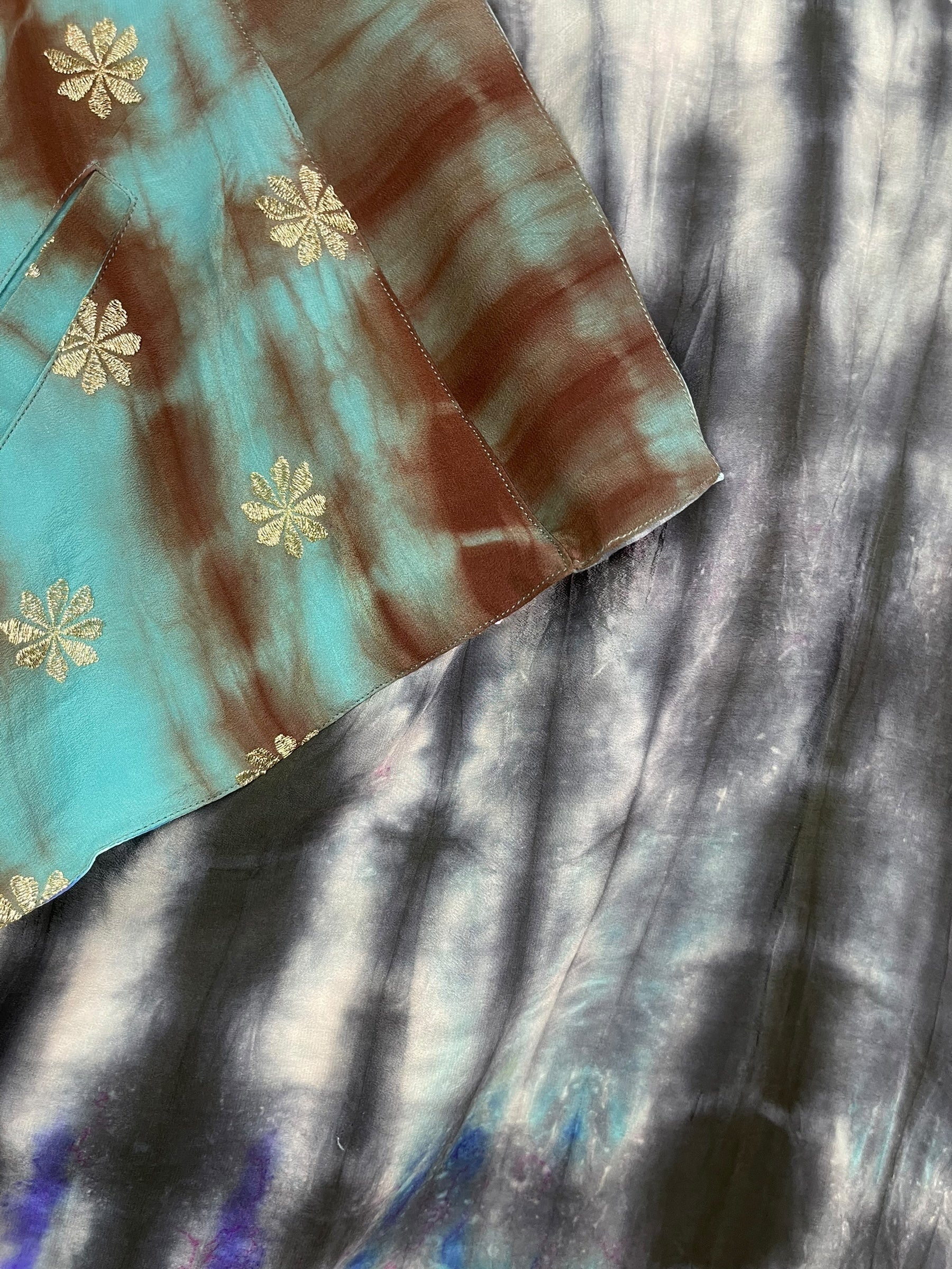 PREVIEW PRC7918 Avatar Reversible Pure Silk Jiva Jacket with Slits by DECEMBER2025 – Handmade ethical Jiva Jacket from sariKNOTsari using upcycled silk. Designed in Canada for travel and slow fashion, loved from Toronto to LA to Sydney.