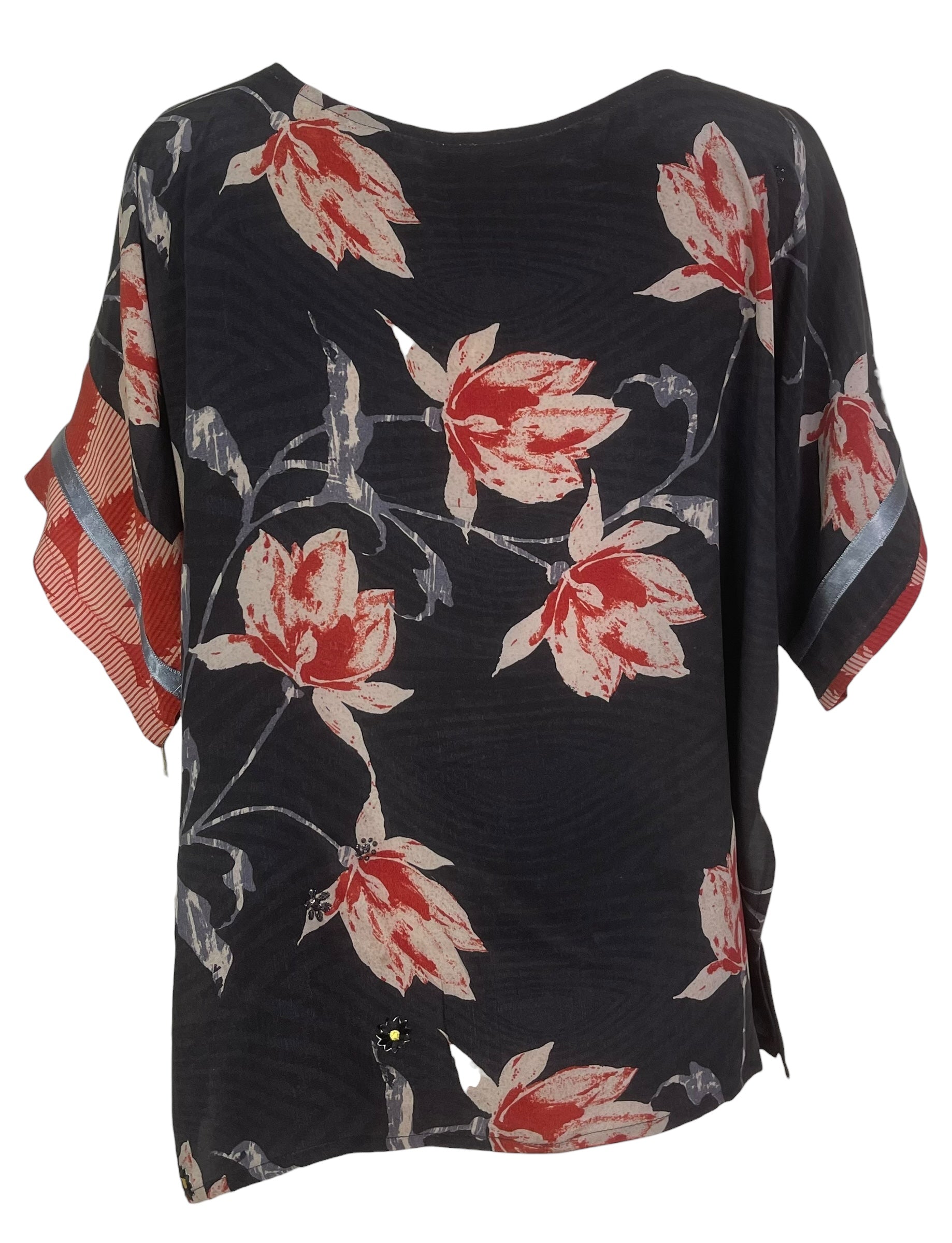 PREVIEW PRC8159 Avatar Pure Silk Side Slit Top by FEBRUARY2026 – Handmade ethical Side Slit Top from sariKNOTsari using upcycled silk. Designed in Canada for travel and slow fashion, loved from Toronto to LA to Sydney.