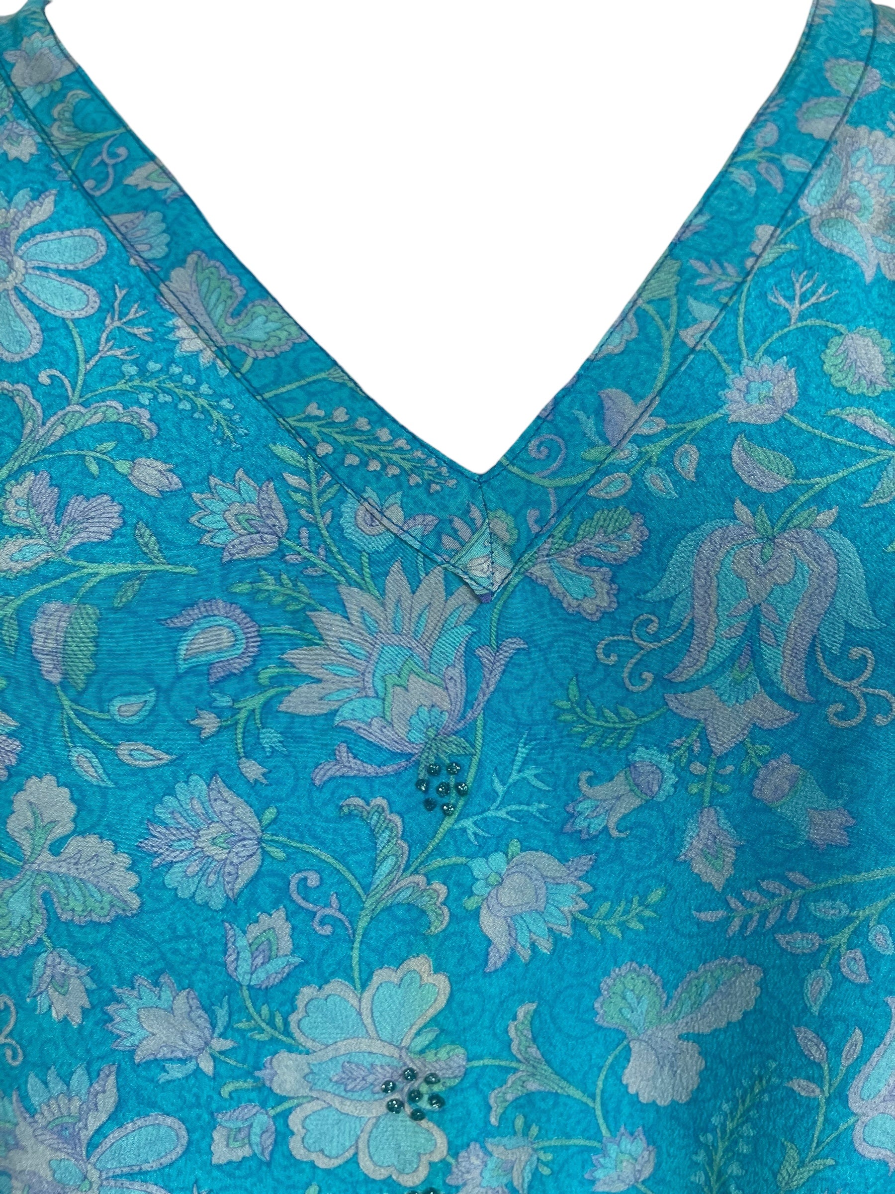 PRC8735 Avatar Pure Silk Short Kaftan Tunic with Slits by 15 FEBRUARY 2026 – Handmade ethical Short Kaftan from sariKNOTsari using upcycled silk. Designed in Canada for travel and slow fashion, loved from Toronto to LA to Sydney.