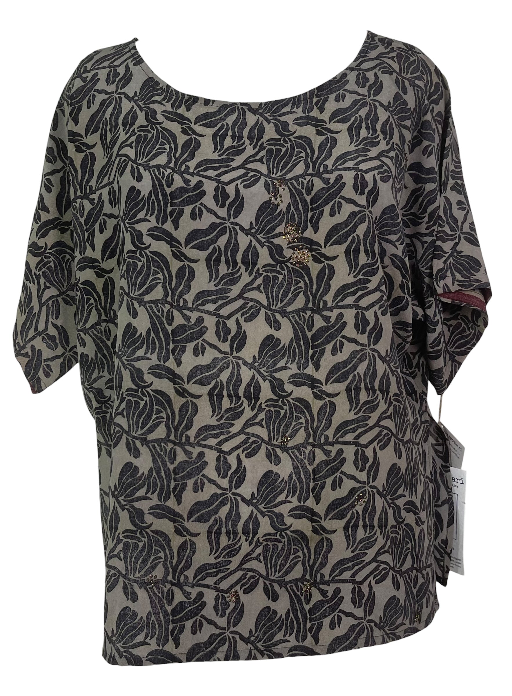 PREVIEW PRC8506 Avatar Pure Silk Side Slit Top by FEBRUARY2026 – Handmade ethical Side Slit Top from sariKNOTsari using upcycled silk. Designed in Canada for travel and slow fashion, loved from Toronto to LA to Sydney.