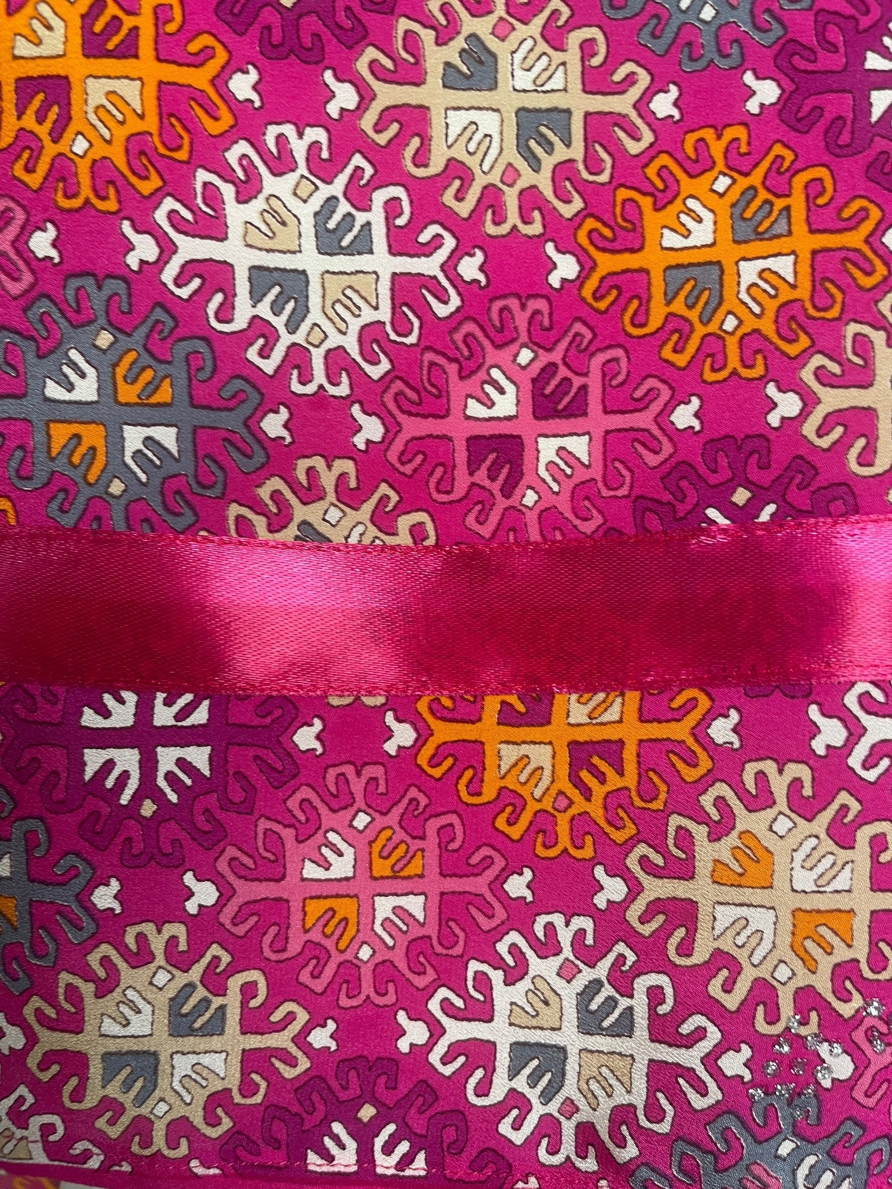 PREVIEW PRC8697 Avatar Pure Silk Versatile Vest by MARCH2026 – Handmade ethical Vest from sariKNOTsari using upcycled silk. Designed in Canada for travel and slow fashion, loved from Toronto to LA to Sydney. Featuring Zsiska, Bryn Walker and Artisan Leather coats by Rejean Pepin, Pepin designs