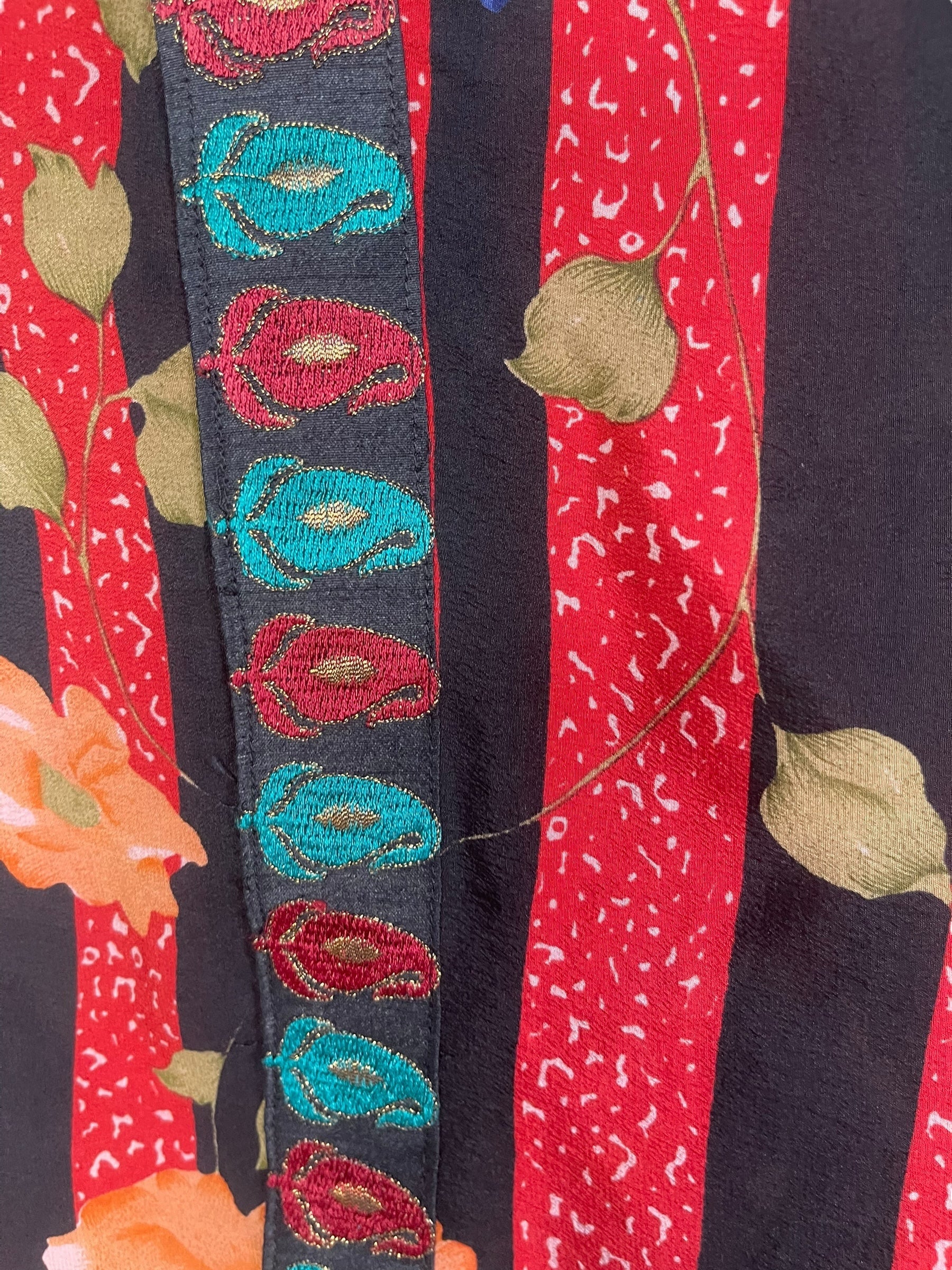 PREVIEW PRC8024 Avatar Pure Silk Capelet Poncho by DECEMBER2025 – Handmade ethical Poncho from sariKNOTsari using upcycled silk. Designed in Canada for travel and slow fashion, loved from Toronto to LA to Sydney.