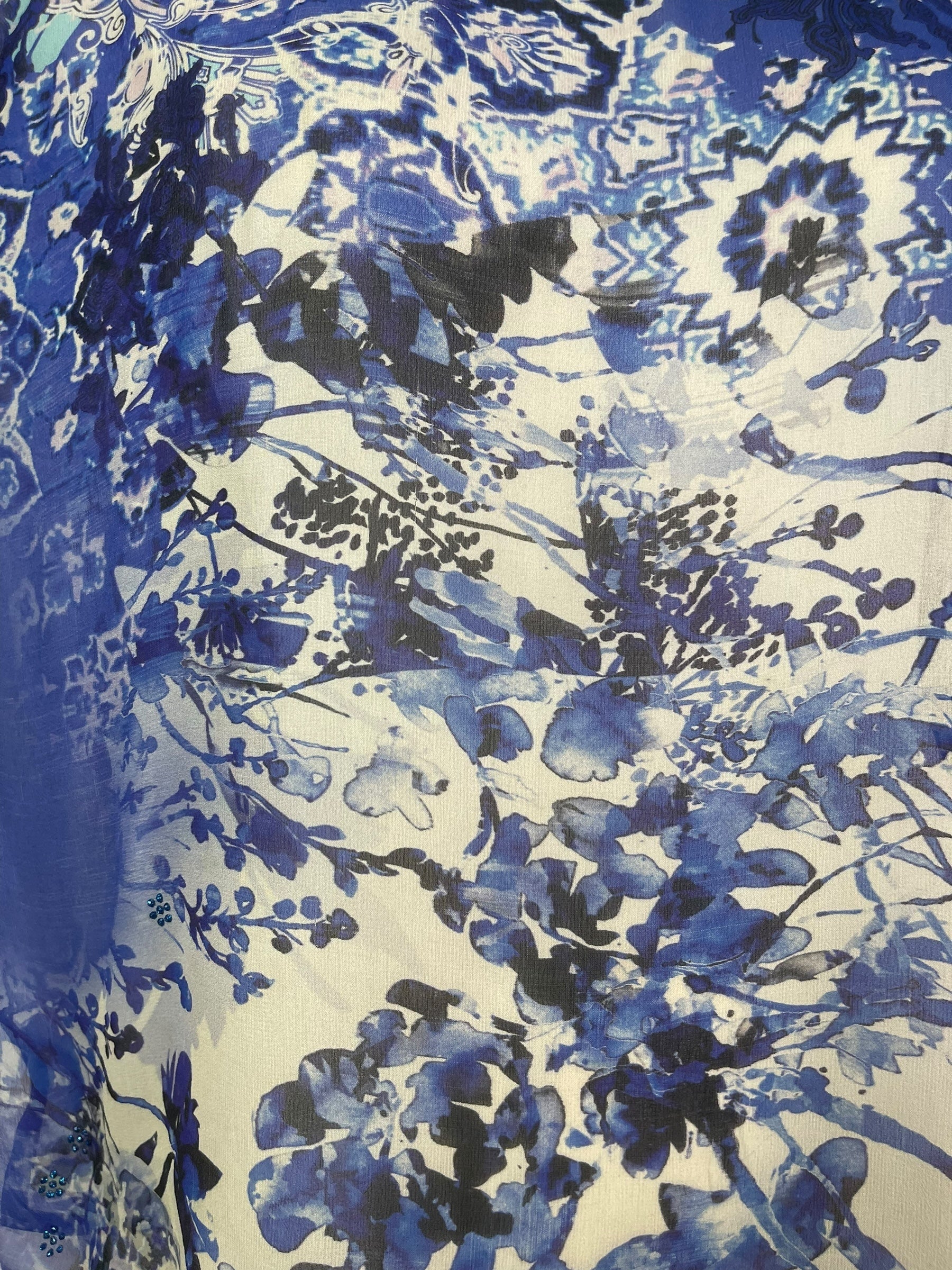 PRG7829 Sheer Avatar Pure Silk Side Slit Top by Kerri – Handmade ethical Side Slit Top from sariKNOTsari using upcycled silk. Designed in Canada for travel and slow fashion, loved from Toronto to LA to Sydney.