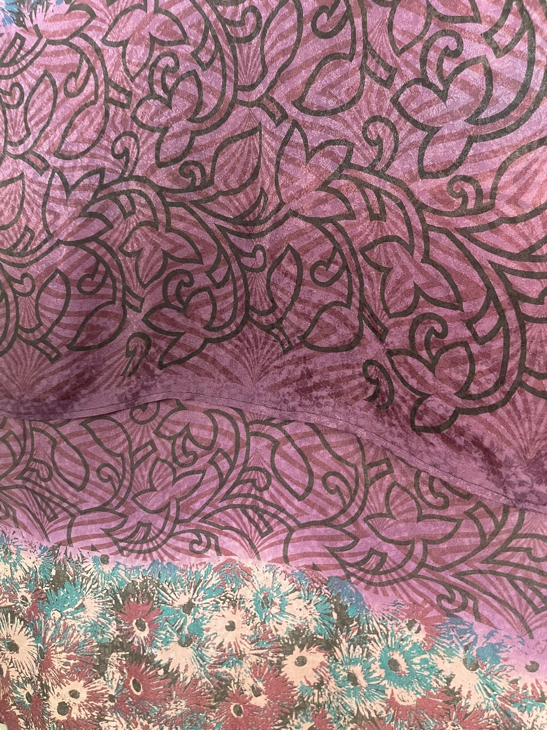 PREVIEW PRC8333 Avatar Pure Silk Hi Lo Top by DECEMBER2025 – Handmade ethical Hi Lo Top from sariKNOTsari using upcycled silk. Designed in Canada for travel and slow fashion, loved from Toronto to LA to Sydney.