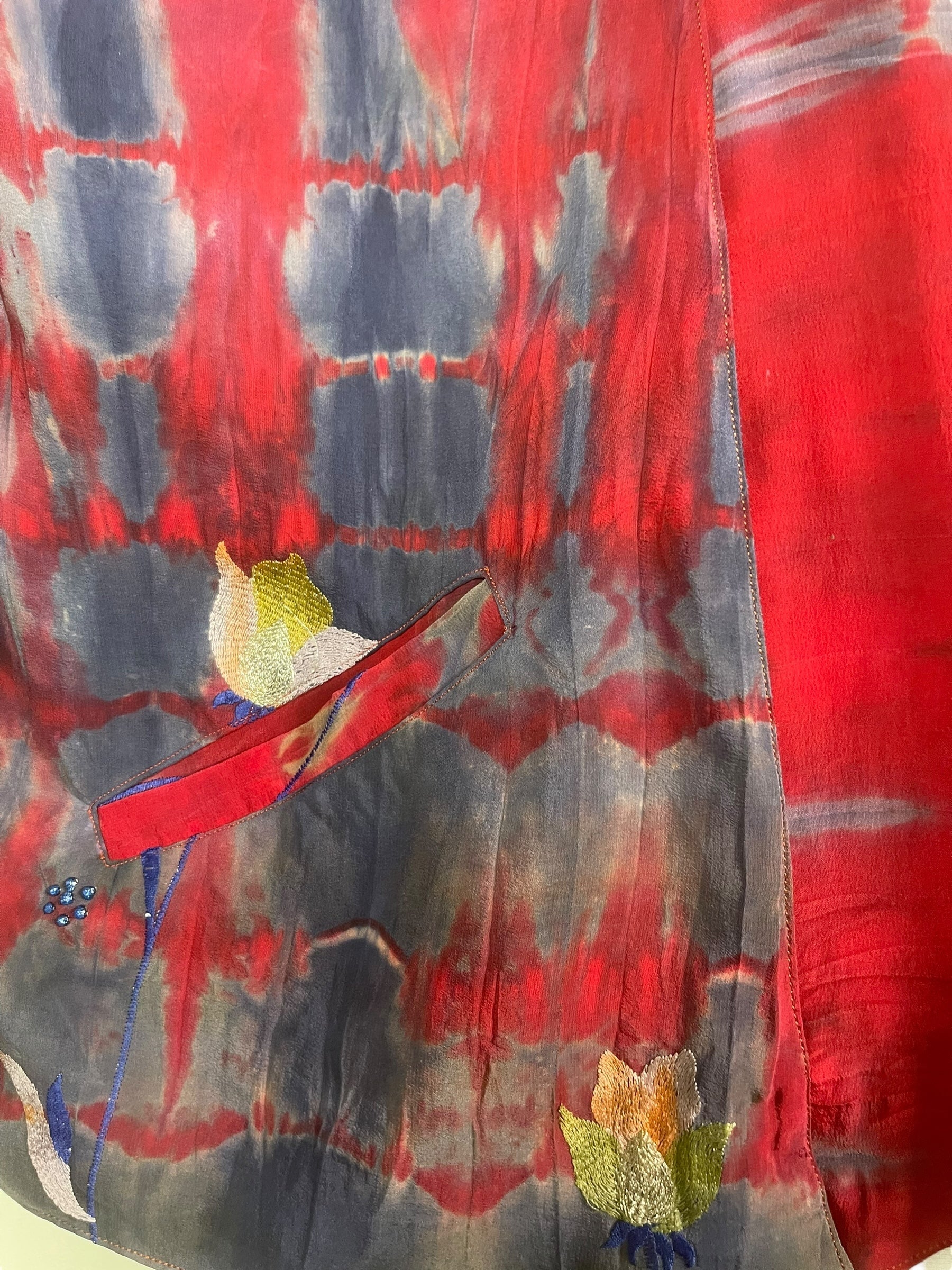 PREVIEW PRC8370 Avatar Reversible Pure Silk Jiva Jacket with Slits by DECEMBER2025 – Handmade ethical Jiva Jacket from sariKNOTsari using upcycled silk. Designed in Canada for travel and slow fashion, loved from Toronto to LA to Sydney.