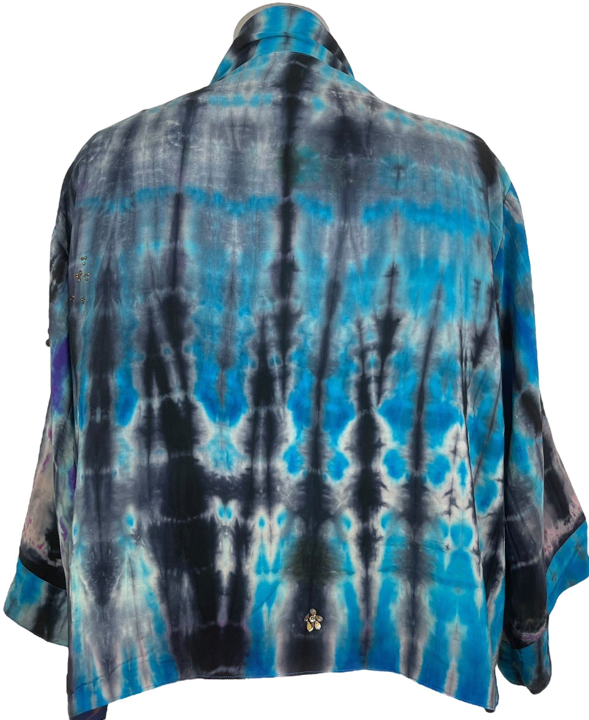 PREVIEW PRC8382 Avatar Reversible Pure Silk Jiva Jacket with Slits by DECEMBER2025 – Handmade ethical Jiva Jacket from sariKNOTsari using upcycled silk. Designed in Canada for travel and slow fashion, loved from Toronto to LA to Sydney.