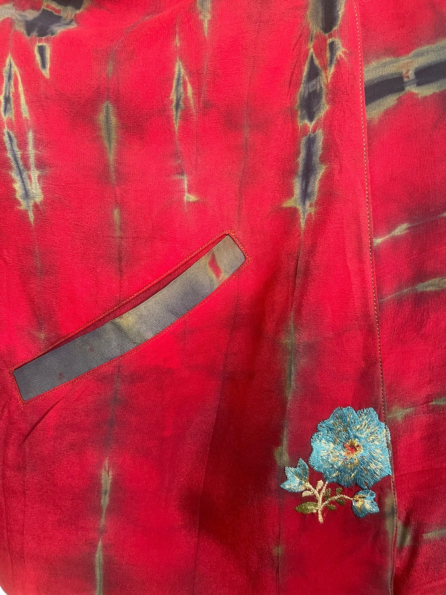 PREVIEW PRC8365 Avatar Reversible Pure Silk Jiva Jacket with Slits by DECEMBER2025 – Handmade ethical Jiva Jacket from sariKNOTsari using upcycled silk. Designed in Canada for travel and slow fashion, loved from Toronto to LA to Sydney.