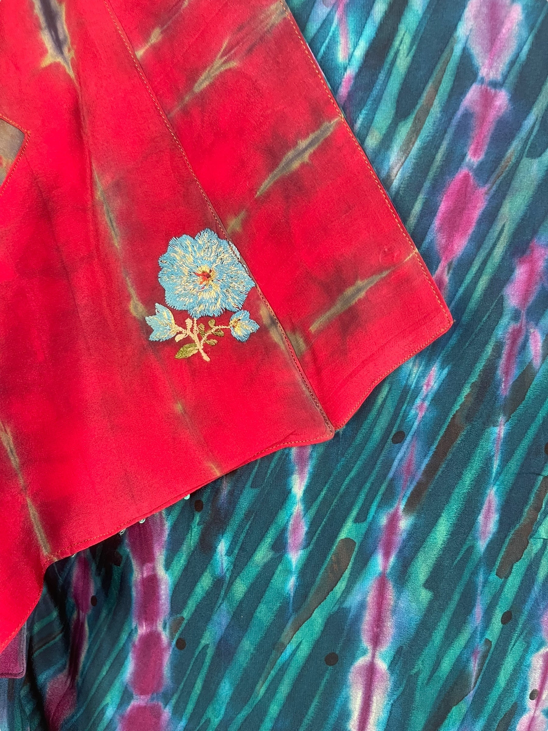PREVIEW PRC8365 Avatar Reversible Pure Silk Jiva Jacket with Slits by DECEMBER2025 – Handmade ethical Jiva Jacket from sariKNOTsari using upcycled silk. Designed in Canada for travel and slow fashion, loved from Toronto to LA to Sydney.