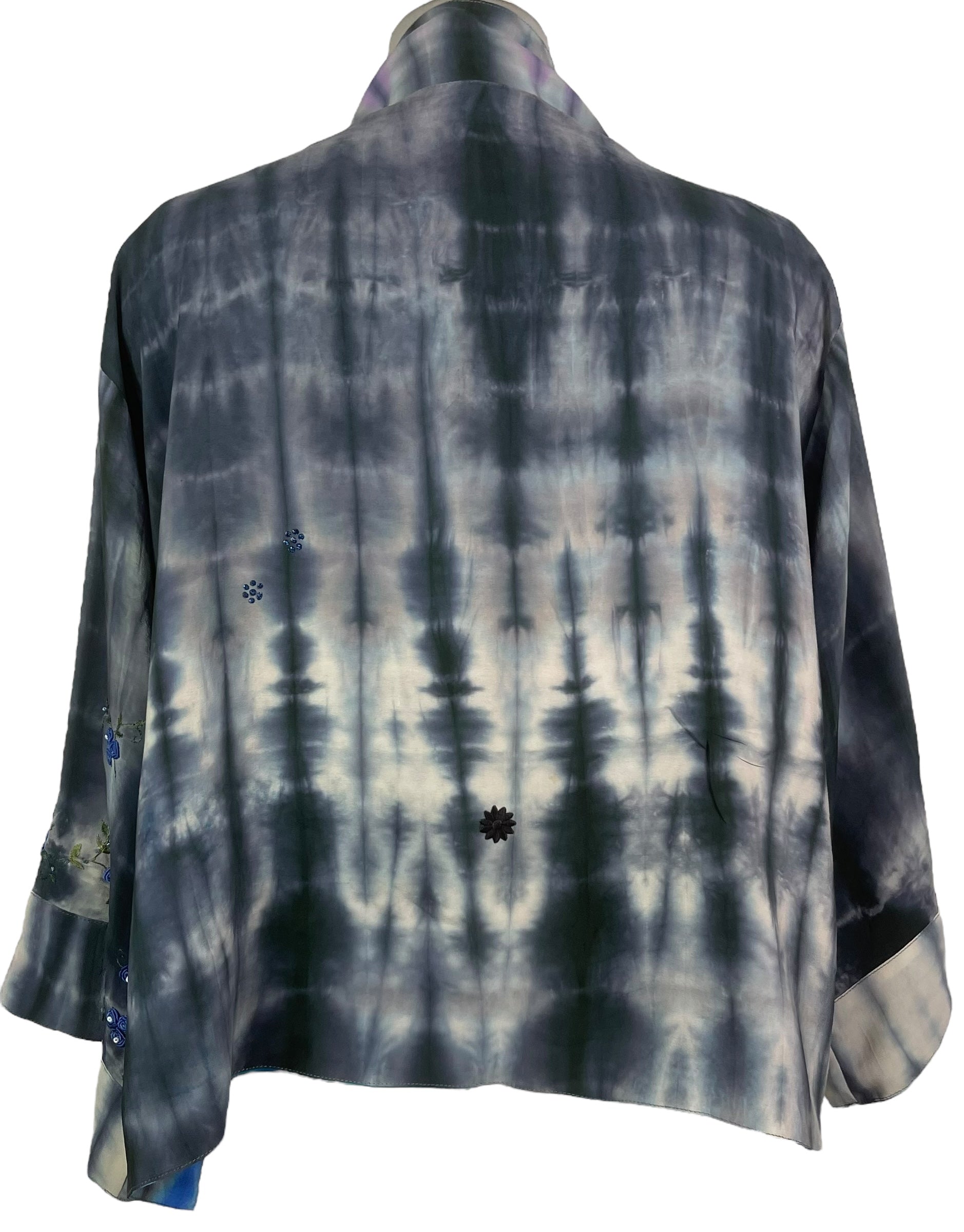 PREVIEW PRC8376 Avatar Reversible Pure Silk Jiva Jacket with Slits by DECEMBER2025 – Handmade ethical Jiva Jacket from sariKNOTsari using upcycled silk. Designed in Canada for travel and slow fashion, loved from Toronto to LA to Sydney.