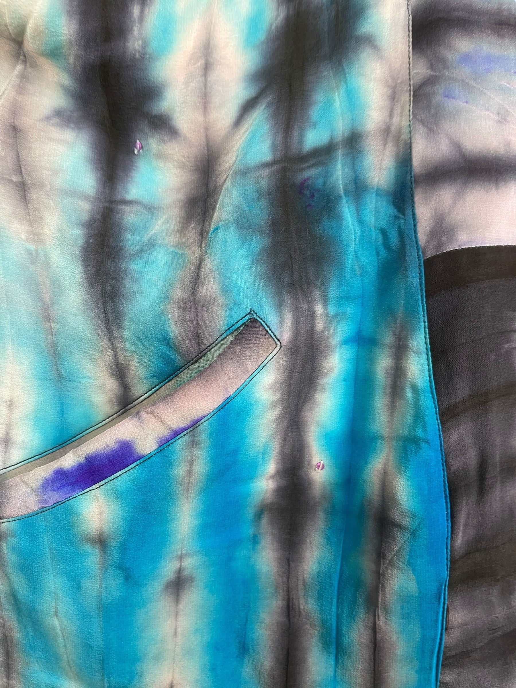 PREVIEW PRC8373 Avatar Reversible Pure Silk Jiva Jacket with Slits by DECEMBER2025 – Handmade ethical Jiva Jacket from sariKNOTsari using upcycled silk. Designed in Canada for travel and slow fashion, loved from Toronto to LA to Sydney.