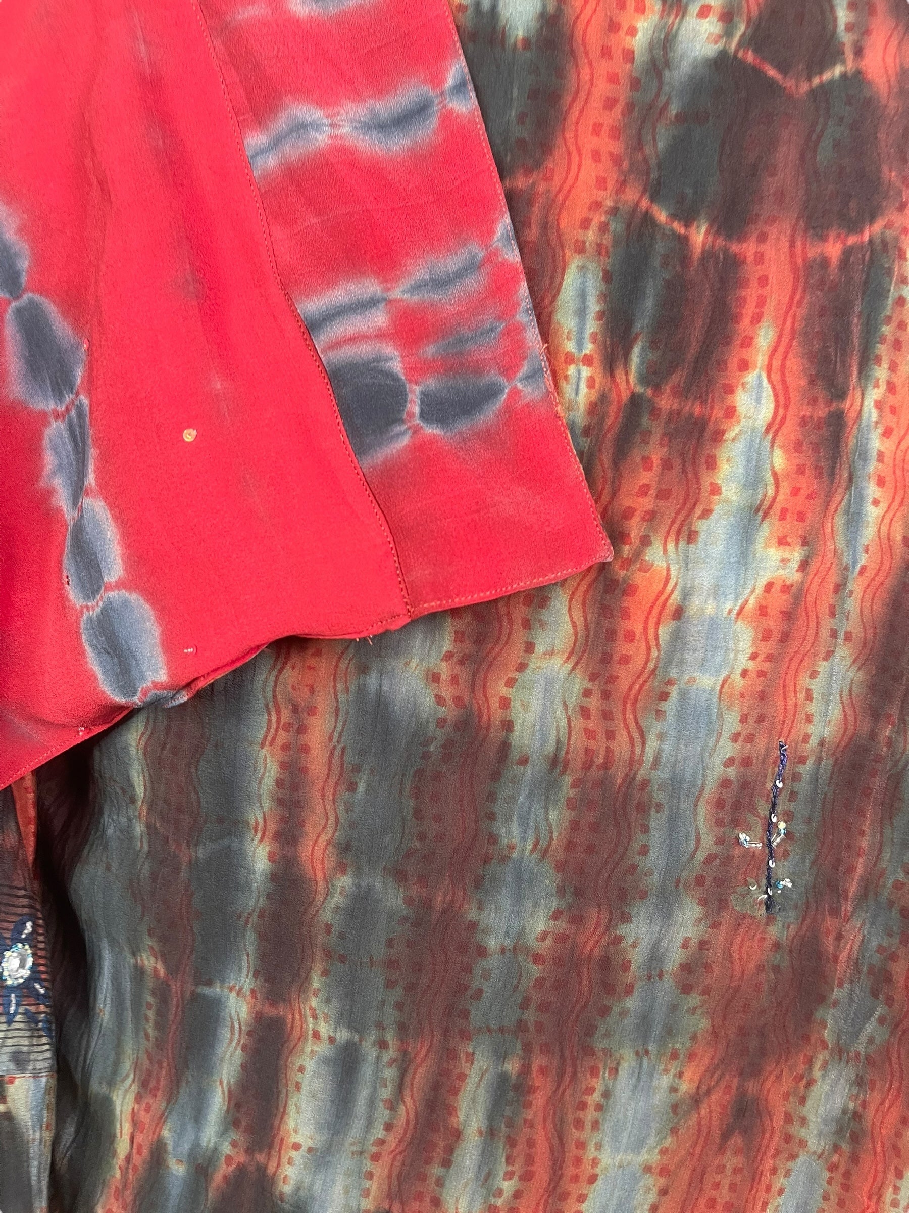 PREVIEW PRC8353 Avatar Reversible Pure Silk Jiva Jacket with Slits by DECEMBER2025 – Handmade ethical Jiva Jacket from sariKNOTsari using upcycled silk. Designed in Canada for travel and slow fashion, loved from Toronto to LA to Sydney.