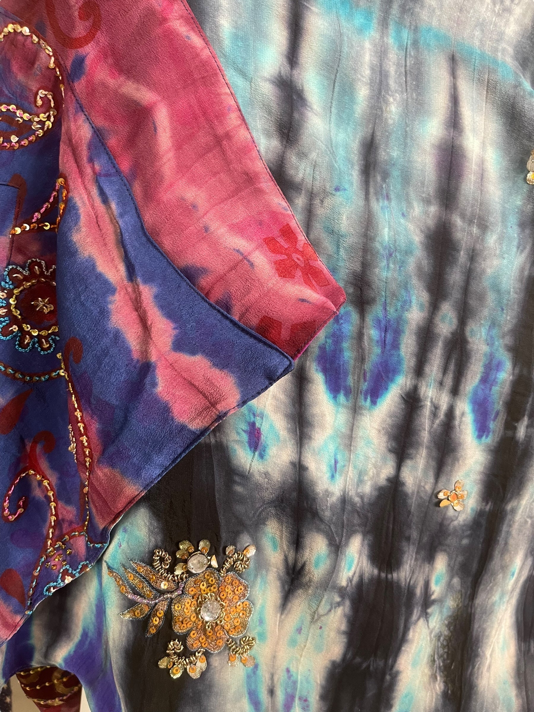 PREVIEW PRC8352 Avatar Reversible Pure Silk Jiva Jacket with Slits by DECEMBER2025 – Handmade ethical Jiva Jacket from sariKNOTsari using upcycled silk. Designed in Canada for travel and slow fashion, loved from Toronto to LA to Sydney.