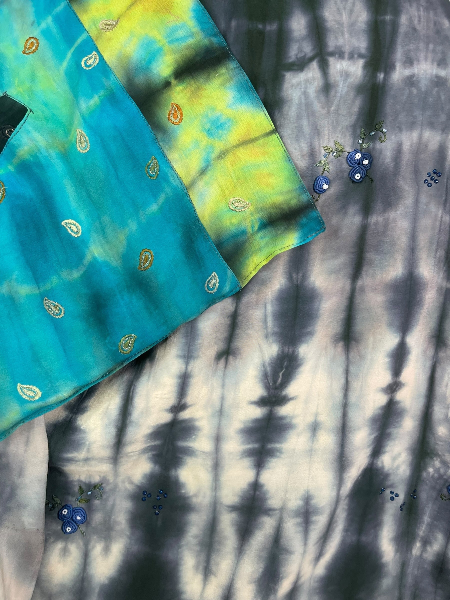 PREVIEW PRC8369  Avatar Reversible Pure Silk Jiva Jacket with Slits by DECEMBER2025 – Handmade ethical Jiva Jacket from sariKNOTsari using upcycled silk. Designed in Canada for travel and slow fashion, loved from Toronto to LA to Sydney.