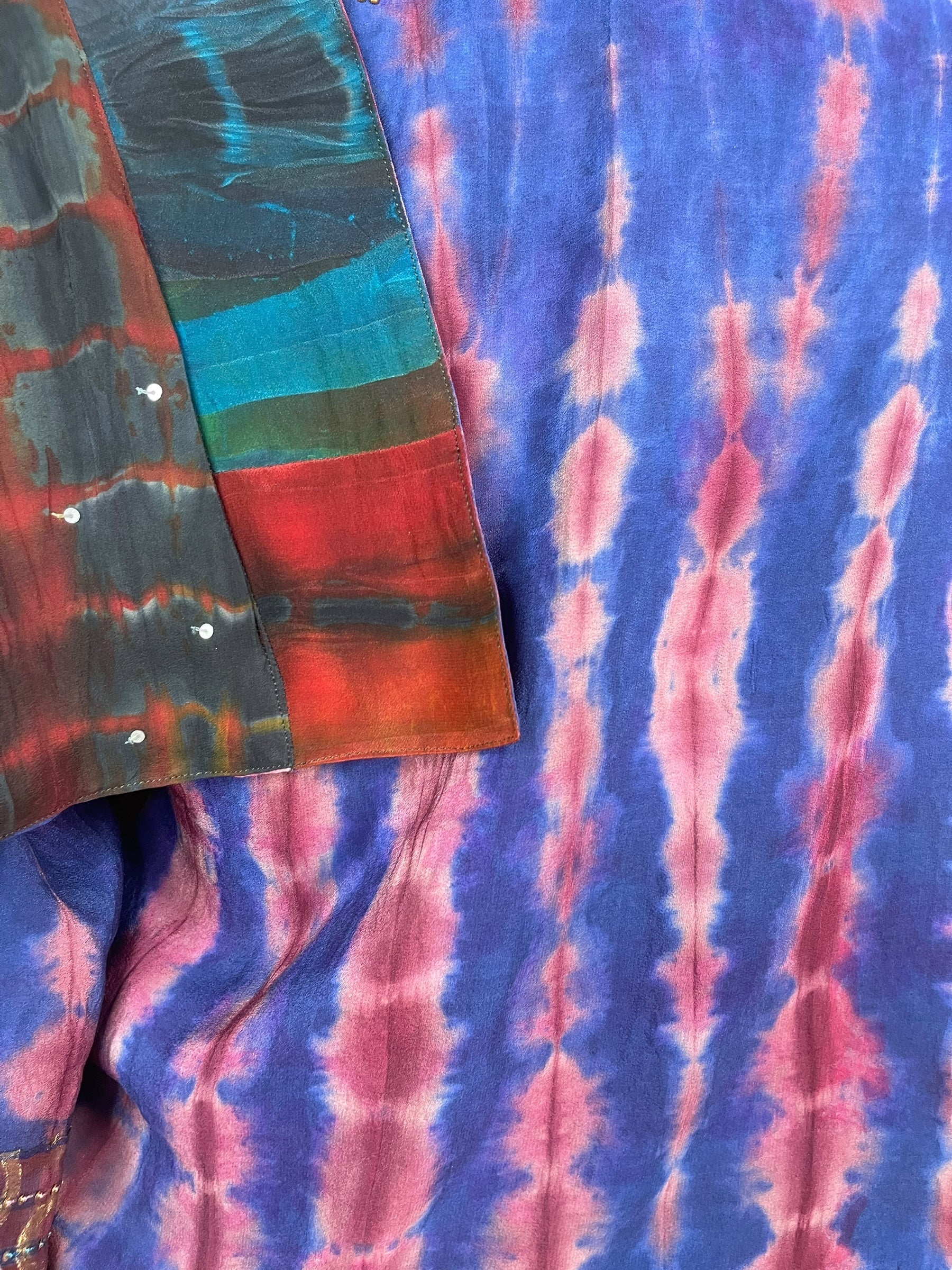 PREVIEW PRC8386 Avatar Reversible Pure Silk Jiva Jacket with Slits by DECEMBER2025 – Handmade ethical Jiva Jacket from sariKNOTsari using upcycled silk. Designed in Canada for travel and slow fashion, loved from Toronto to LA to Sydney.