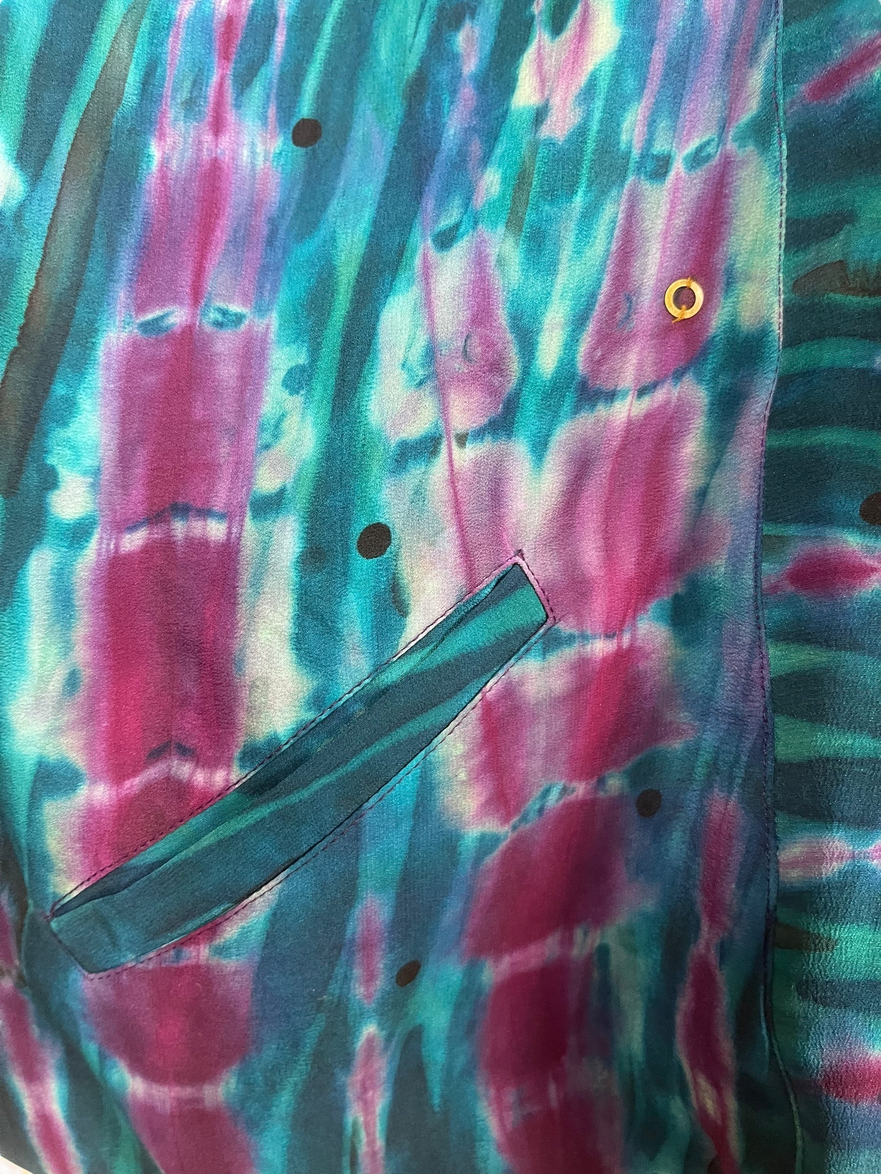 PREVIEW PRC7919 Avatar Reversible Pure Silk Jiva Jacket with Slits by DECEMBER2025 – Handmade ethical Jiva Jacket from sariKNOTsari using upcycled silk. Designed in Canada for travel and slow fashion, loved from Toronto to LA to Sydney.