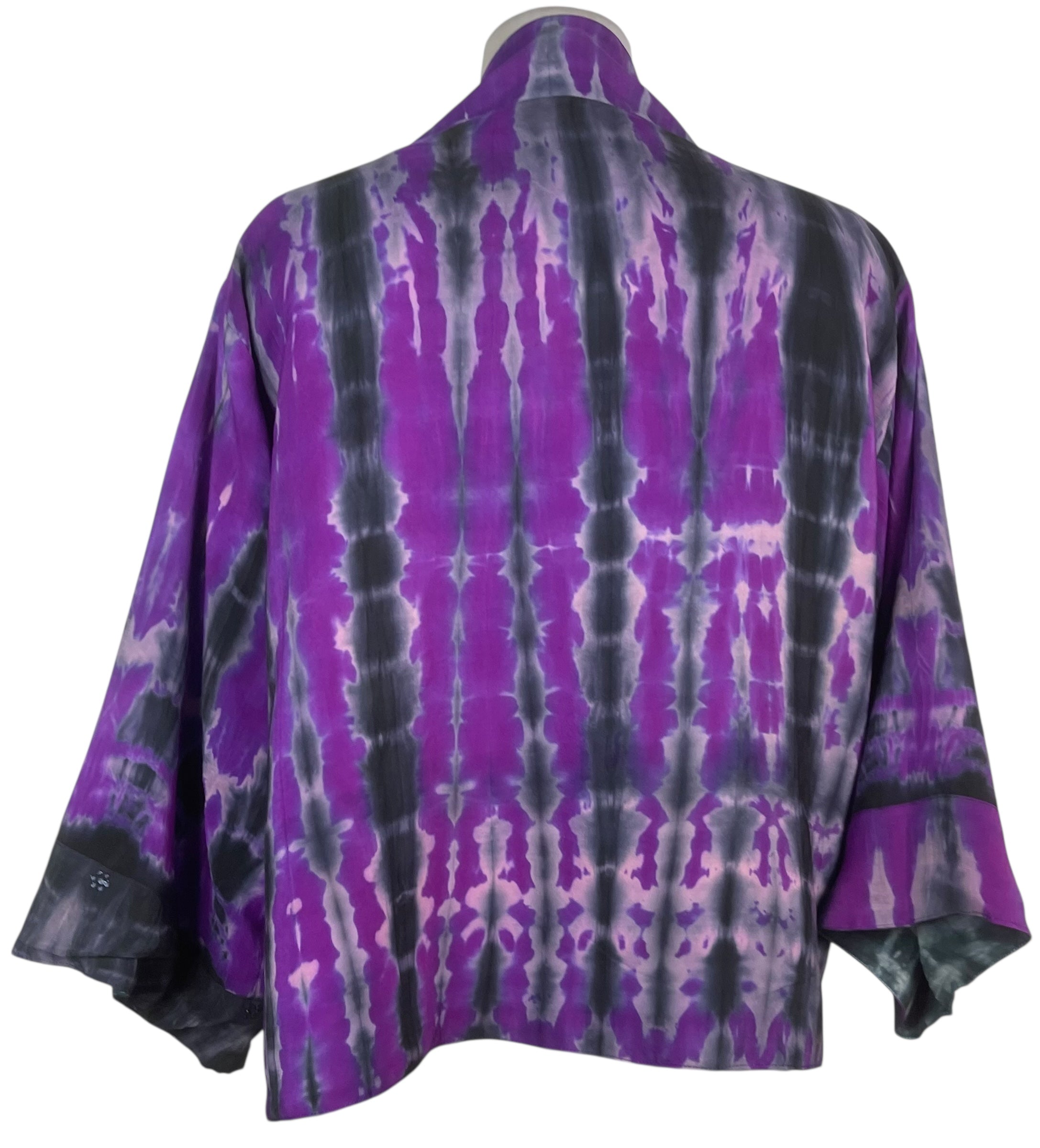 PREVIEW PRC8367 Avatar Reversible Pure Silk Jiva Jacket with Slits by DECEMBER2025 – Handmade ethical Jiva Jacket from sariKNOTsari using upcycled silk. Designed in Canada for travel and slow fashion, loved from Toronto to LA to Sydney.