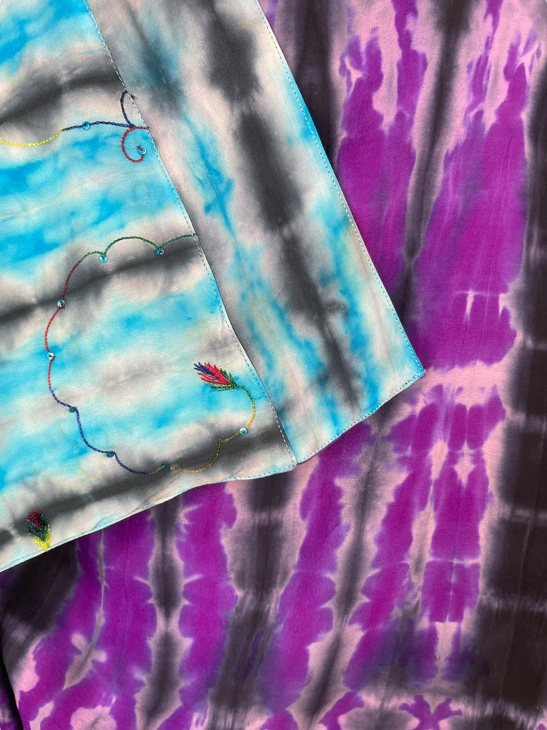 PREVIEW PRC8367 Avatar Reversible Pure Silk Jiva Jacket with Slits by DECEMBER2025 – Handmade ethical Jiva Jacket from sariKNOTsari using upcycled silk. Designed in Canada for travel and slow fashion, loved from Toronto to LA to Sydney.