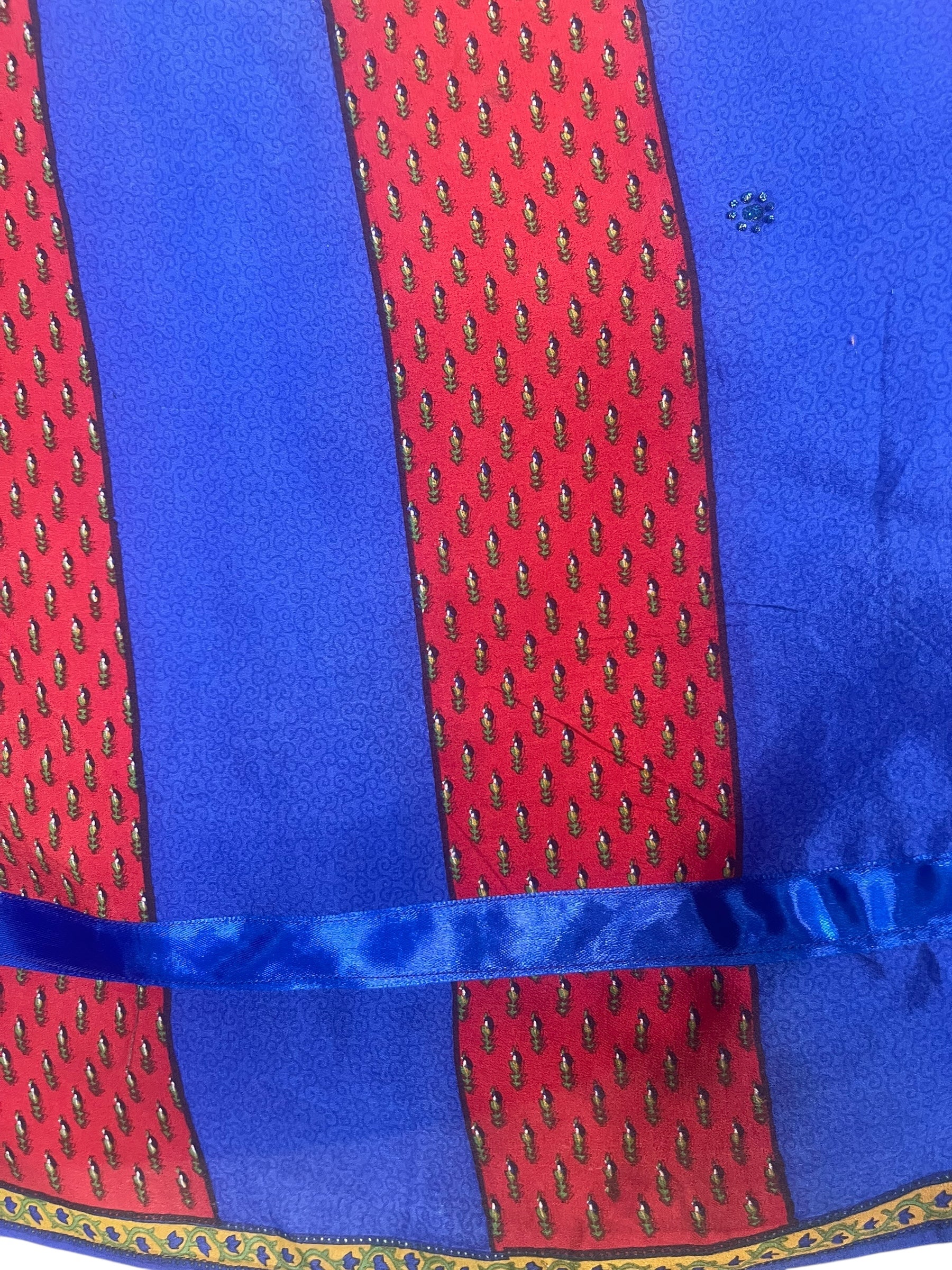 PREVIEW PRC7642  Avatar Pure Silk Capelet Poncho by DECEMBER2025 – Handmade ethical Poncho from sariKNOTsari using upcycled silk. Designed in Canada for travel and slow fashion, loved from Toronto to LA to Sydney.