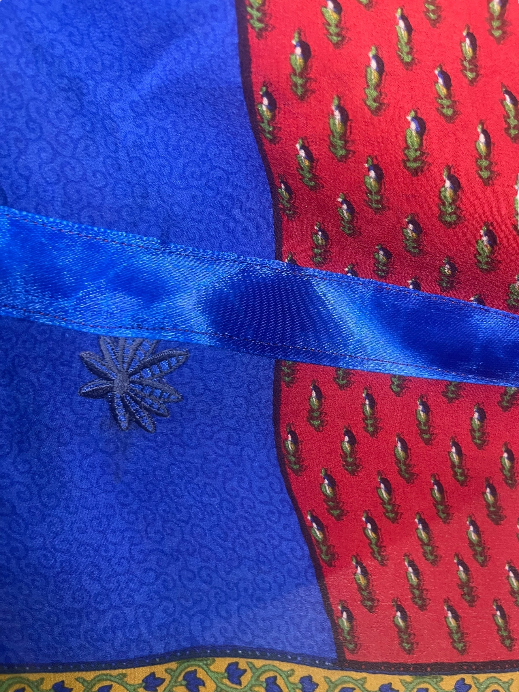 PREVIEW PRC7642  Avatar Pure Silk Capelet Poncho by DECEMBER2025 – Handmade ethical Poncho from sariKNOTsari using upcycled silk. Designed in Canada for travel and slow fashion, loved from Toronto to LA to Sydney.