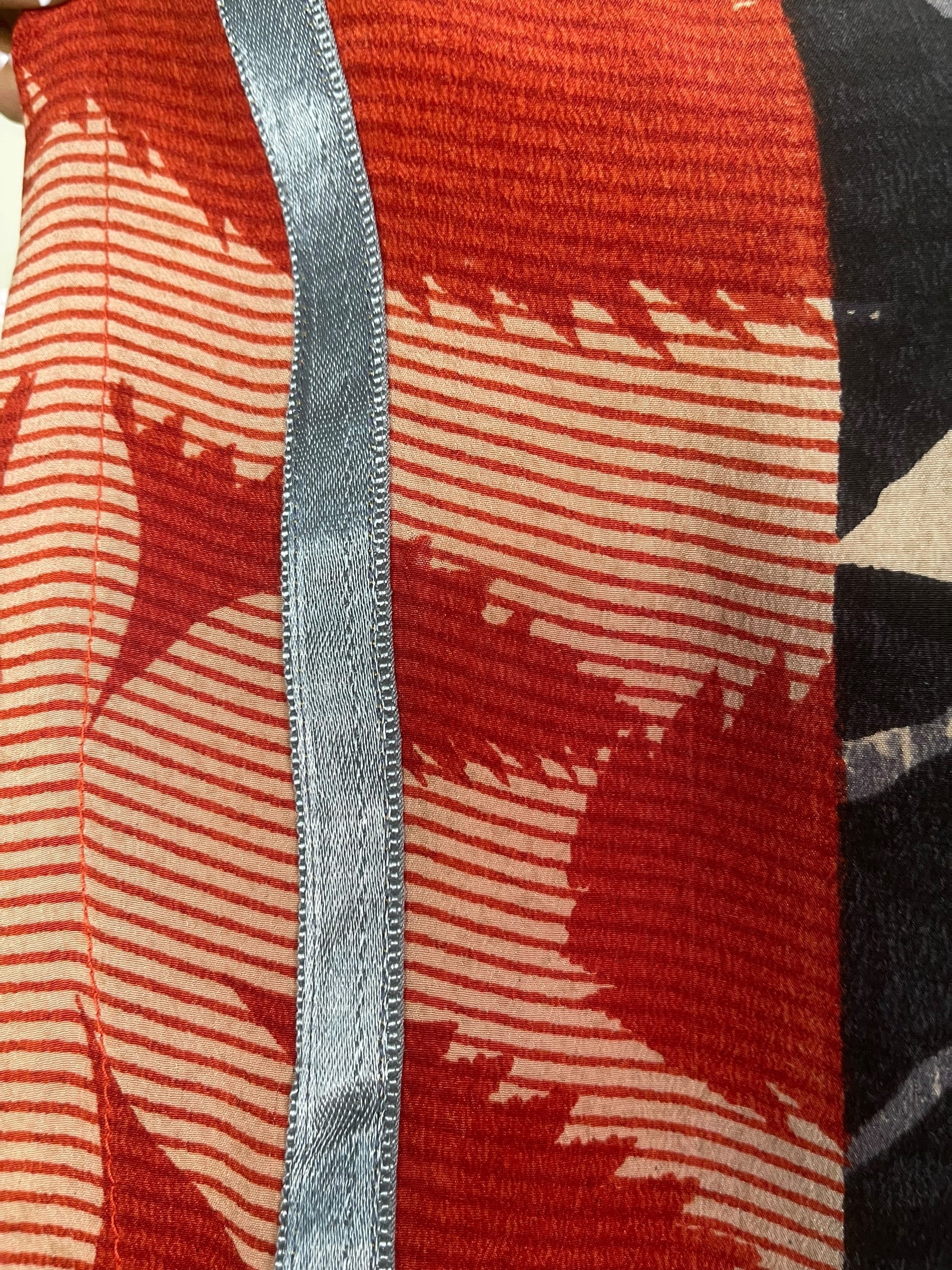 PREVIEW PRC8159 Avatar Pure Silk Side Slit Top by FEBRUARY2026 – Handmade ethical Side Slit Top from sariKNOTsari using upcycled silk. Designed in Canada for travel and slow fashion, loved from Toronto to LA to Sydney.