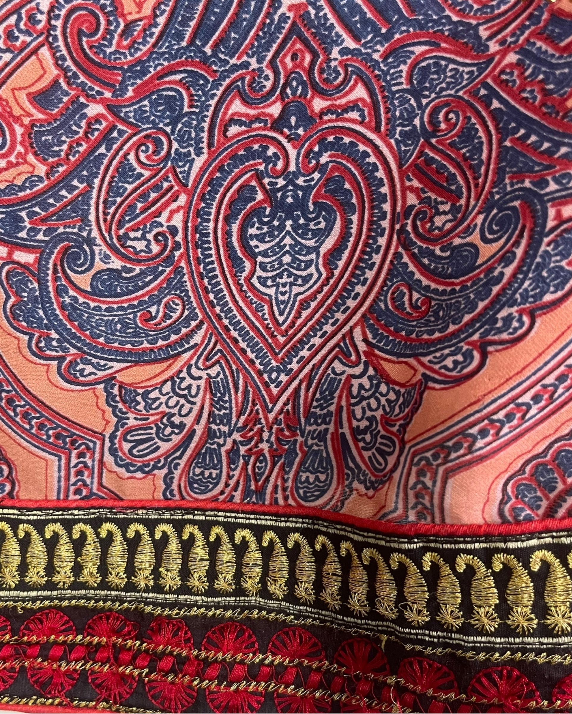 PREVIEW PRS7975 Avatar Pure Silk Capelet Poncho by DECEMBER2025 – Handmade ethical Poncho from sariKNOTsari using upcycled silk. Designed in Canada for travel and slow fashion, loved from Toronto to LA to Sydney.