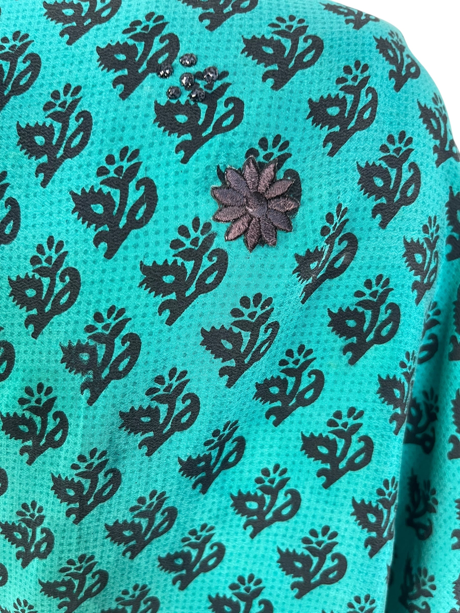 PRC7242 Avatar Pure Silk Bolero by sariKNOTsari – Handmade ethical Bolero from sariKNOTsari using upcycled silk. Designed in Canada for travel and slow fashion, loved from Toronto to LA to Sydney.