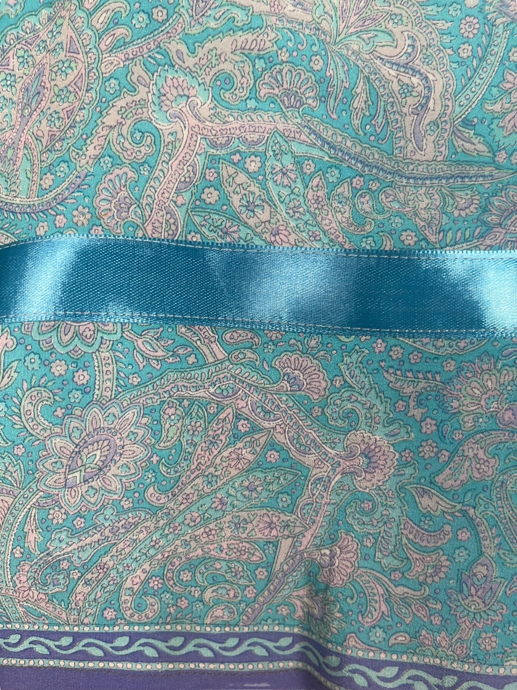 PREVIEW PRC7970 Avatar Pure Silk Capelet Poncho by DECEMBER2025 – Handmade ethical Poncho from sariKNOTsari using upcycled silk. Designed in Canada for travel and slow fashion, loved from Toronto to LA to Sydney.