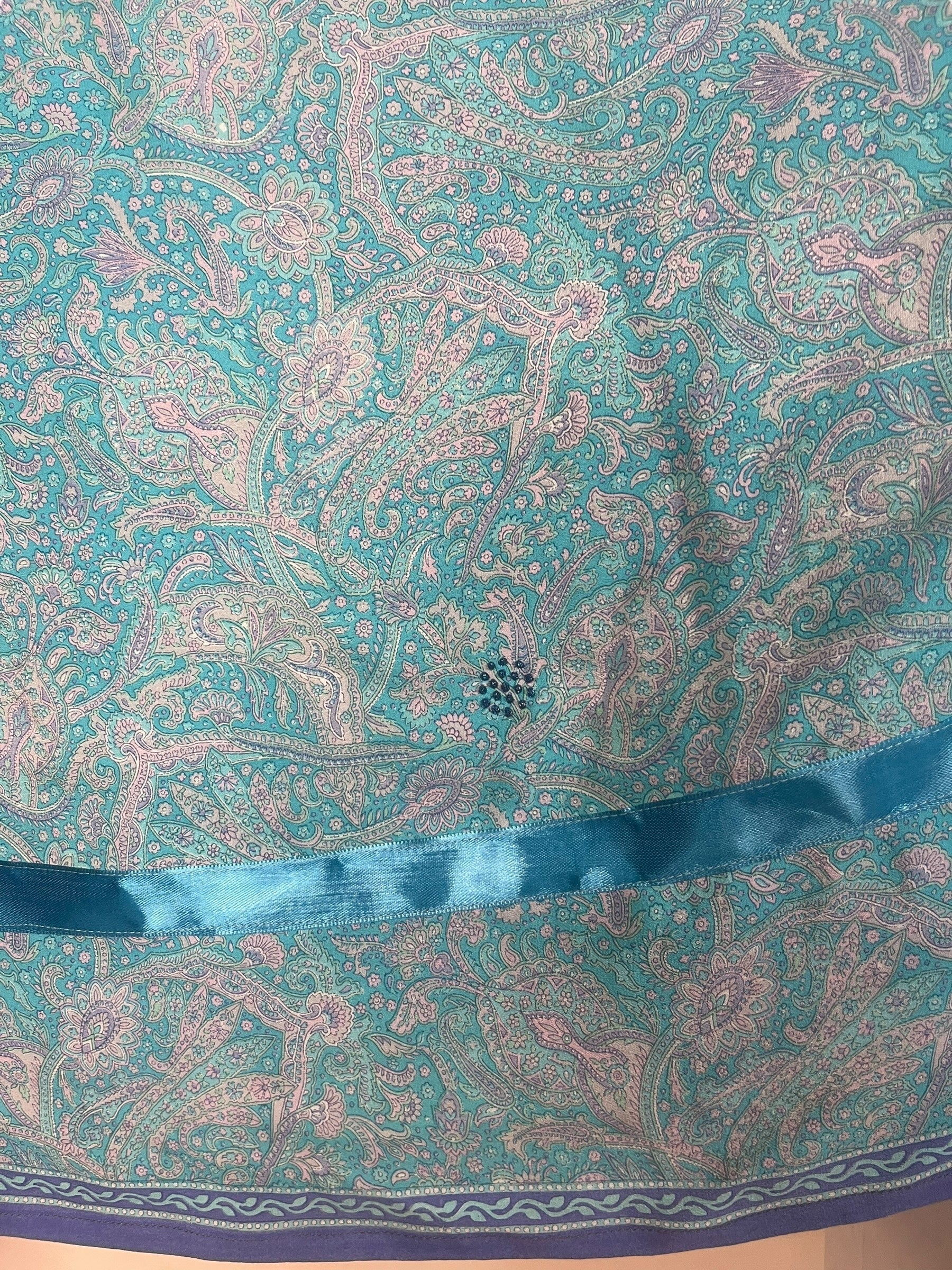 PREVIEW PRC7970 Avatar Pure Silk Capelet Poncho by DECEMBER2025 – Handmade ethical Poncho from sariKNOTsari using upcycled silk. Designed in Canada for travel and slow fashion, loved from Toronto to LA to Sydney.